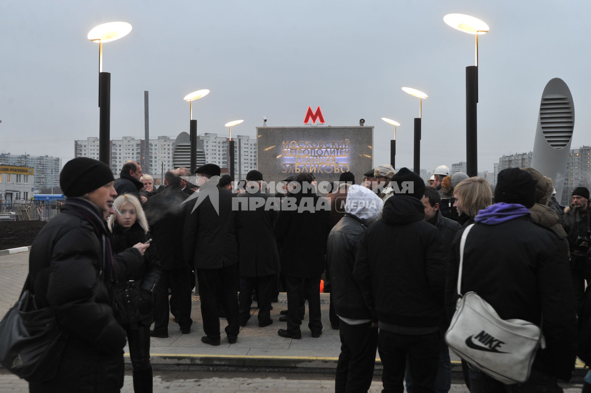 Новая станция метрополитена  ЗЯБЛИКИВО открылась в Москве. На снимке: вход на станцию метро ЗЯБЛИКОВО. 02 декабря 2011 года.