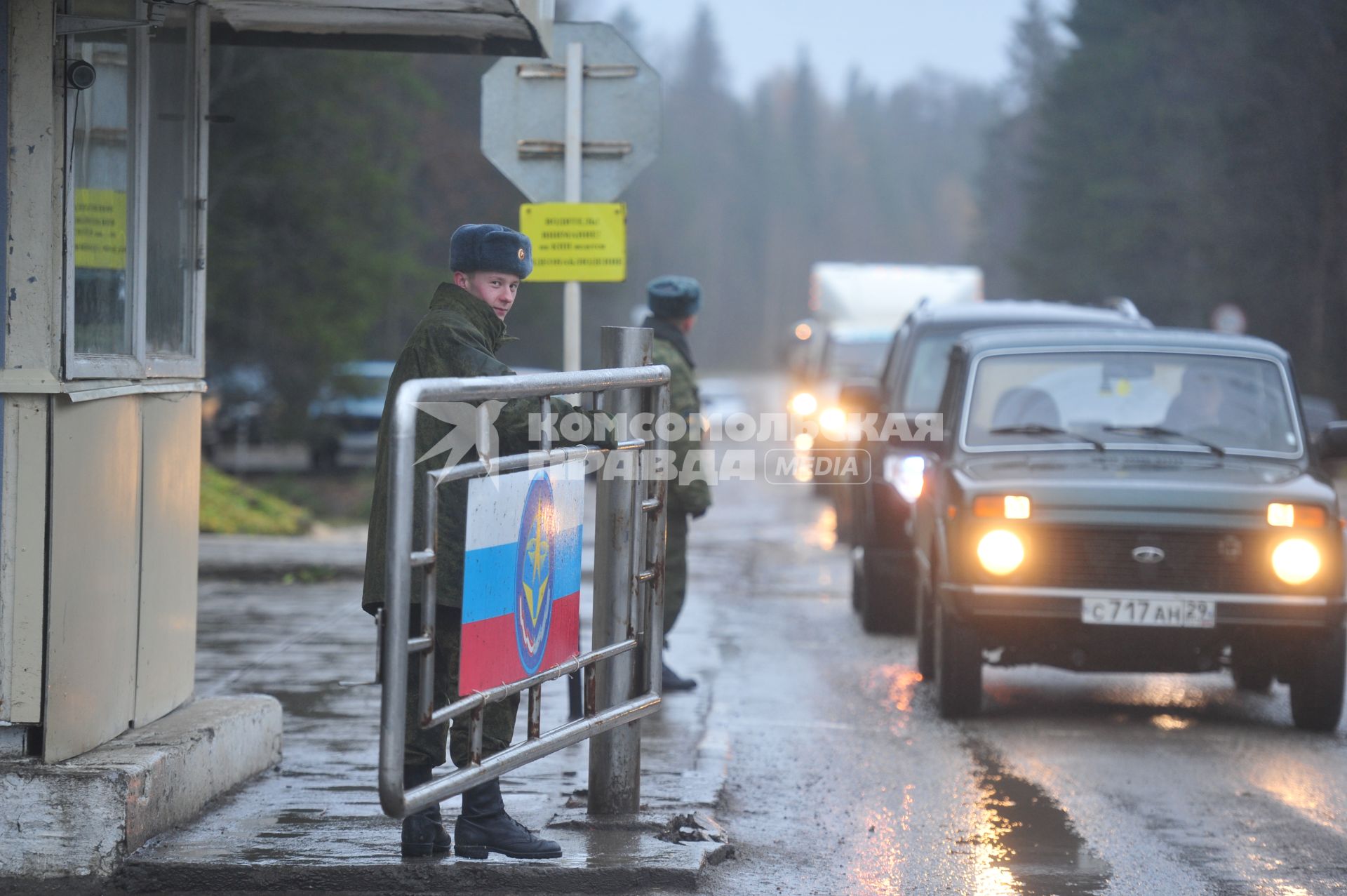 КПП (контрольно- пропускной пункт) в военный городок Мирный Архангельской области, Плесецк, 03 ноября 2011 года