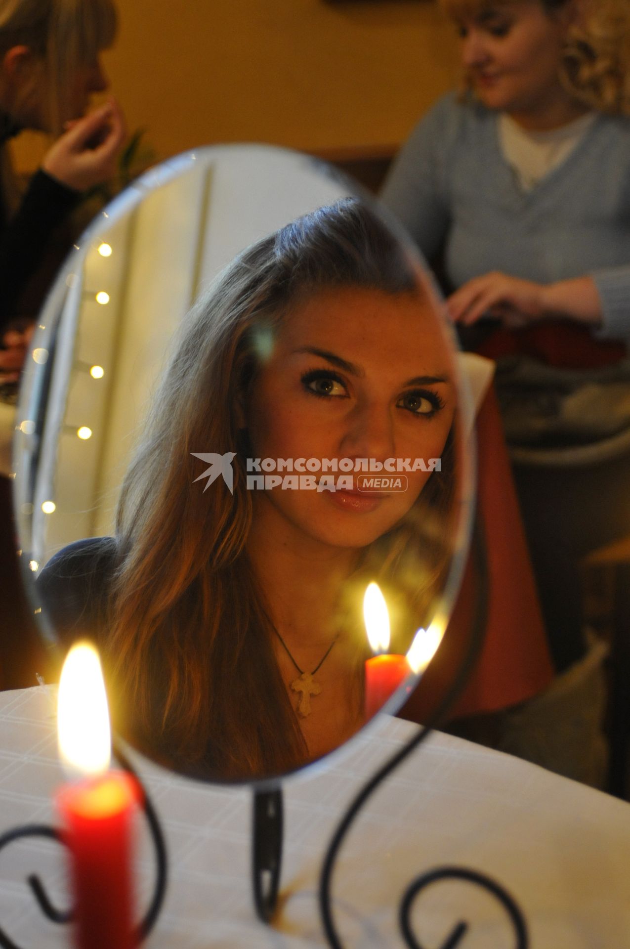 Певица Анна Седокова гадает на \"суженого-ряженого\". 23 декабря  2008 года.