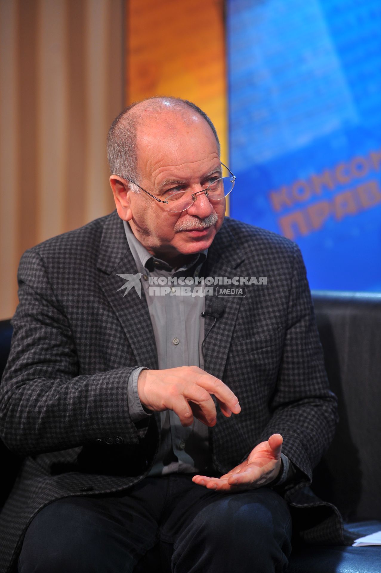 Даниил Дондурей  - культуролог, главный редактор журнала ИСКУССТВО КИНО, член Совета по развитию гражданского общества и правам человека при Президенте РФ. В ИД КП.  13 декабря 2011 года.