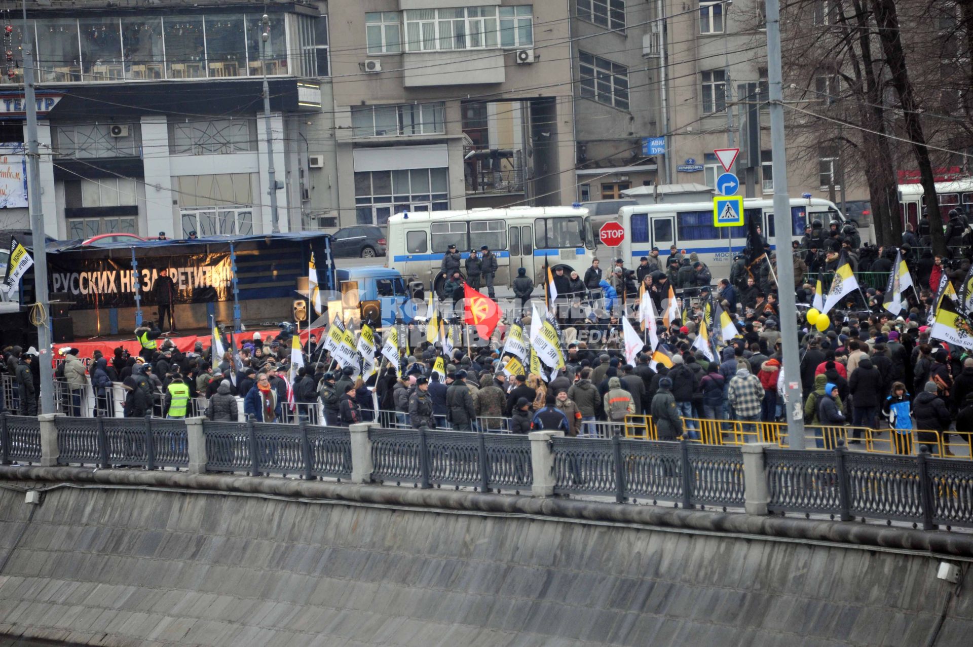 Санкционированный митинг против фальсификации результатов прошедших выборов в Госдуму РФ ЗА ЧЕСТНЫЕ ВЫБОРЫ на Болотной площади. На снимке: 11 декабря  2011 года.