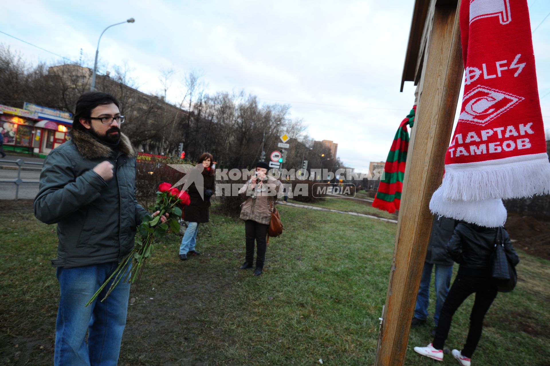 Болельщики почтили память болельщика ФК СПАРТАК  Егора Свиридова, убитого год назад. 06 декабря  2011 года.