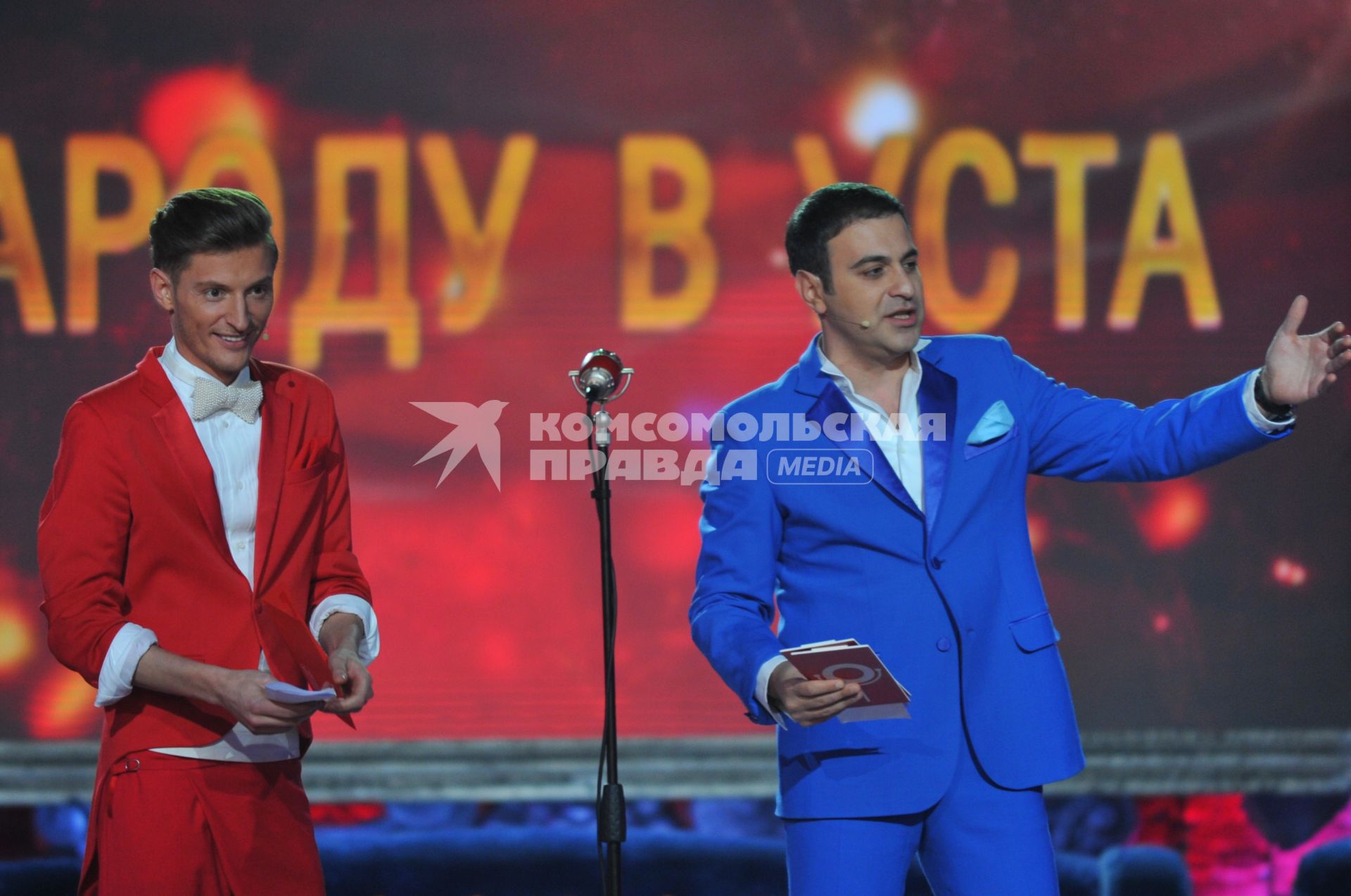 Comedy Club вручил новогодние награды. На снимке: резиденты COMEDY CLUB Гарик Мартиросян и Павел Воля. 07 декабря  2011 года.
