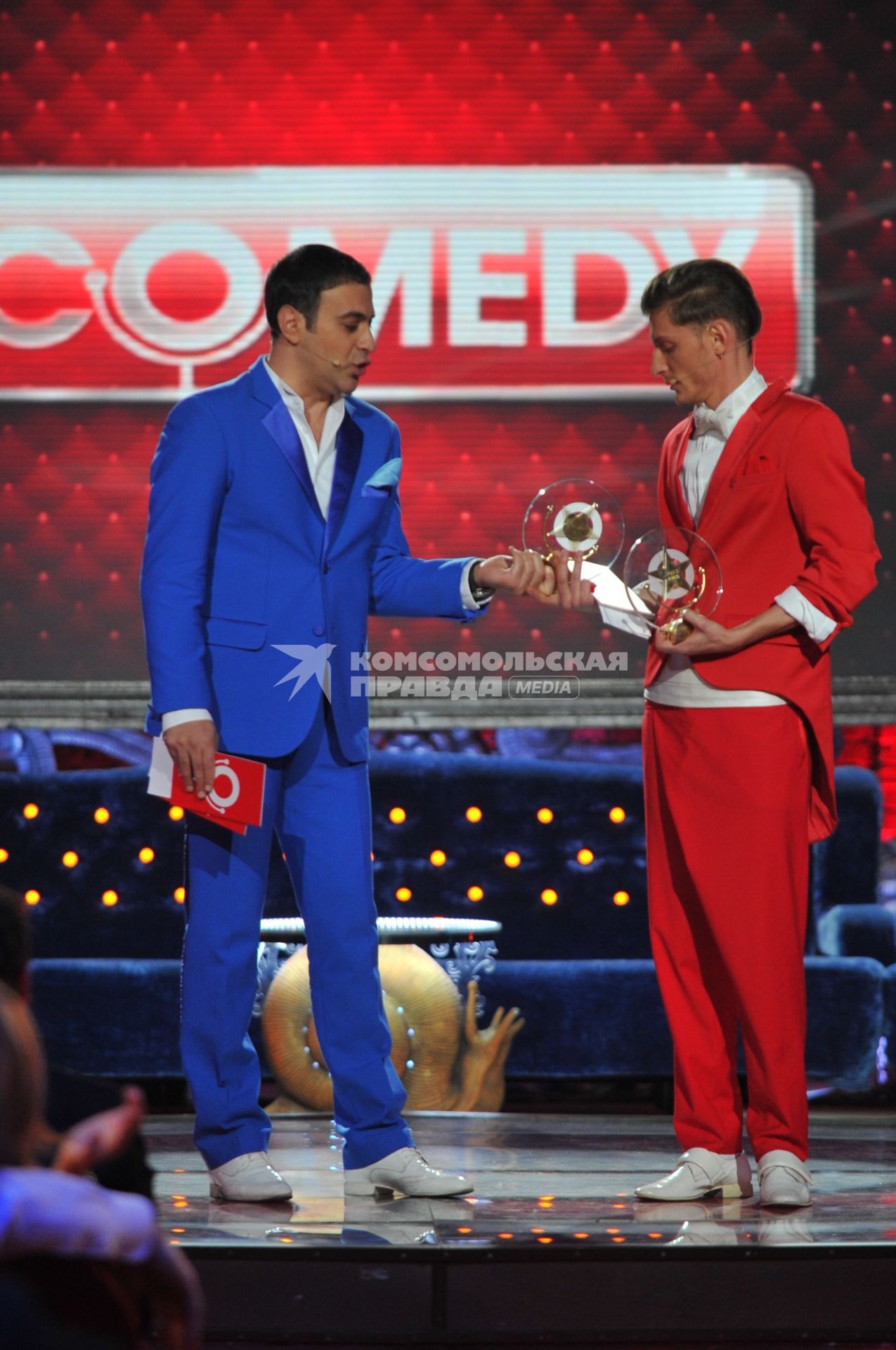 Comedy Club вручил новогодние награды. На снимке: резиденты COMEDY CLUB Гарик Мартиросян и Павел Воля. 07 декабря  2011 года.