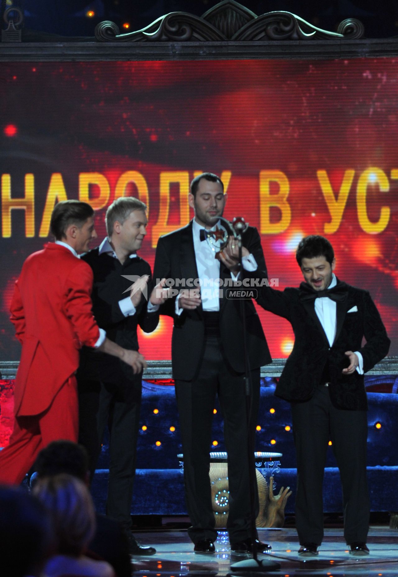 Comedy Club вручил новогодние награды. На снимке: резиденты COMEDY CLUB  Михаил Галустян, Павел Воля, Сергей Светлаков и Семен Слепаков. 07 декабря  2011 года.
