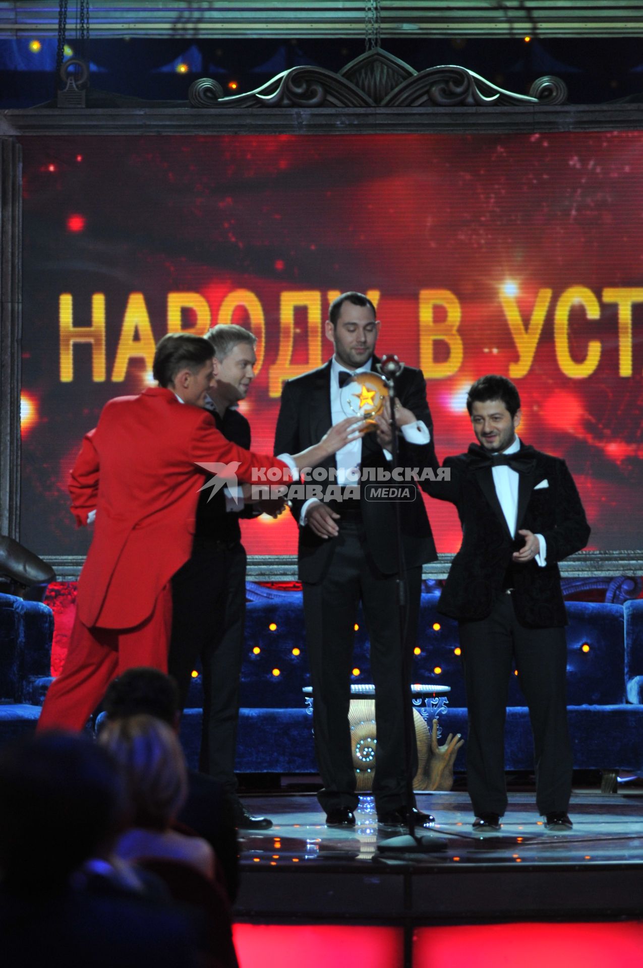 Comedy Club вручил новогодние награды. На снимке: резиденты COMEDY CLUB  Михаил Галустян, Павел Воля, Сергей Светлаков и Семен Слепаков. 07 декабря  2011 года.