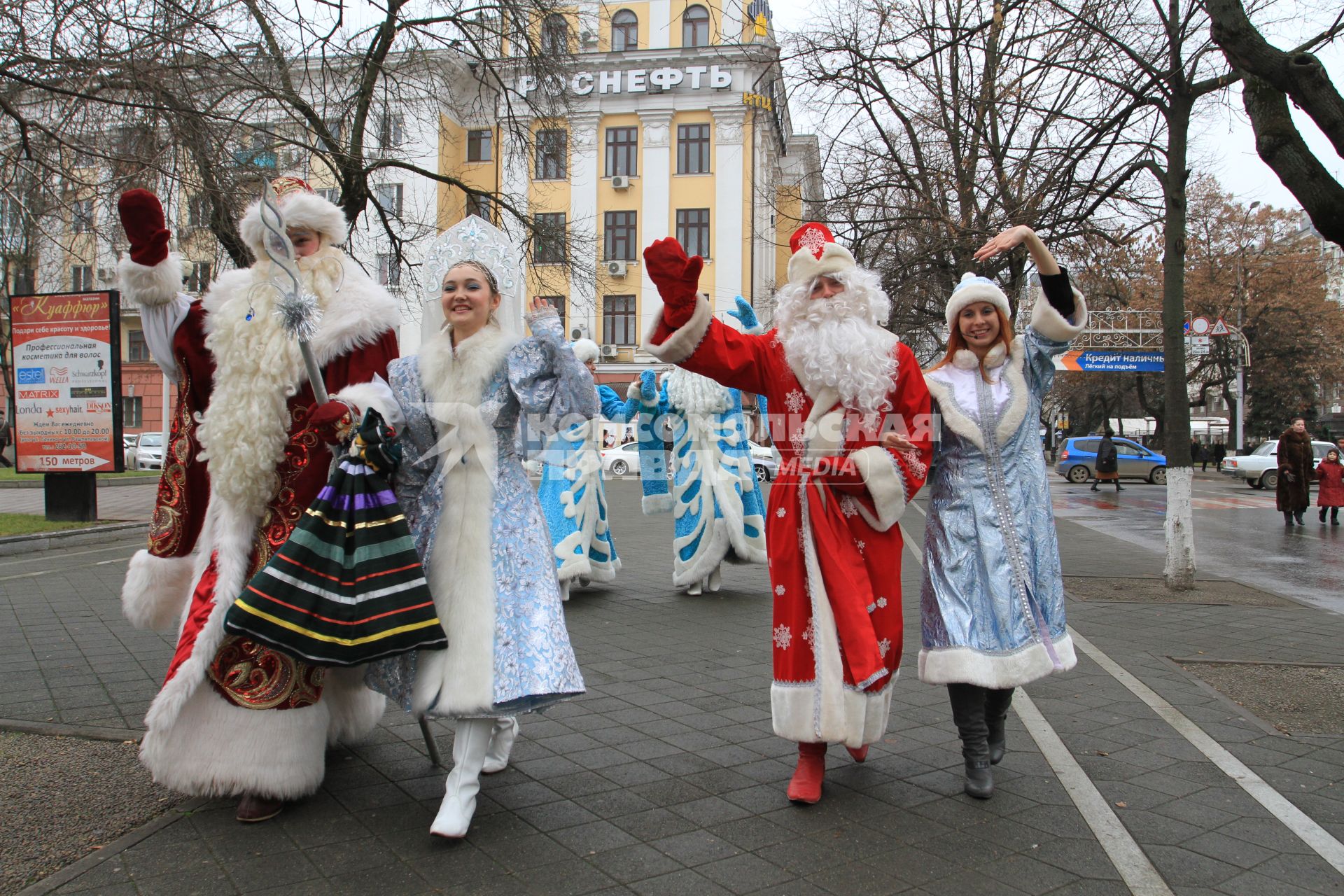 ПАРАД ДЕДОВ МОРОЗОВ. КРАСНОДАР. 24.12.2011.