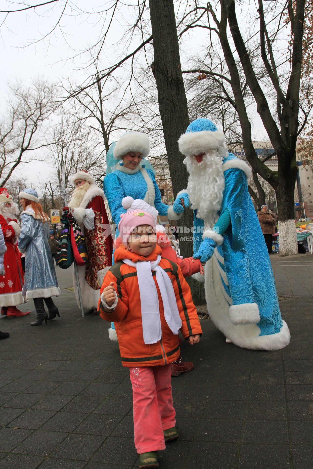 ПАРАД ДЕДОВ МОРОЗОВ. КРАСНОДАР. 24.12.2011.