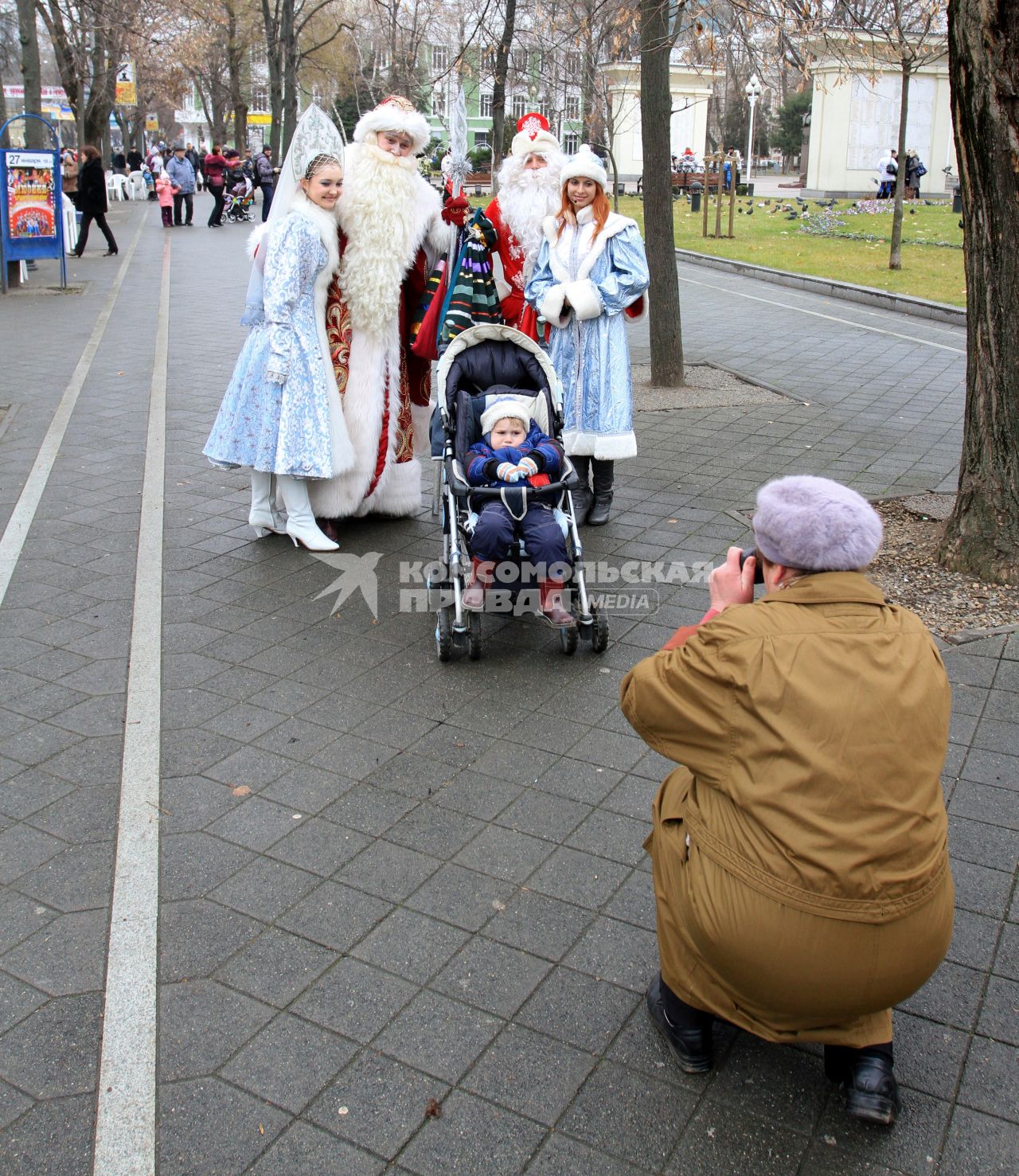 ПАРАД ДЕДОВ МОРОЗОВ. КРАСНОДАР. 24.12.2011.