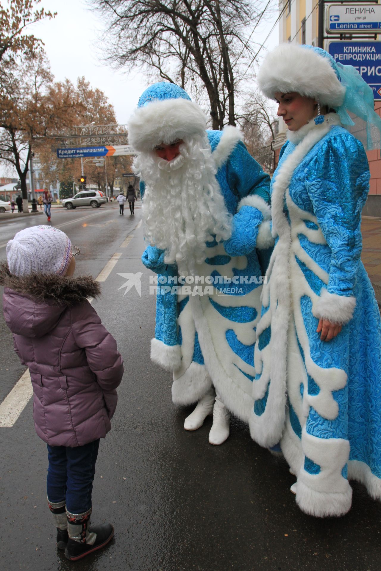 ПАРАД ДЕДОВ МОРОЗОВ. КРАСНОДАР. 24.12.2011.