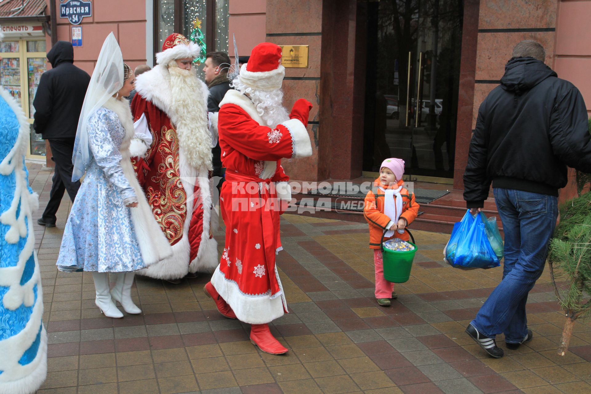 ПАРАД ДЕДОВ МОРОЗОВ. КРАСНОДАР. 24.12.2011.