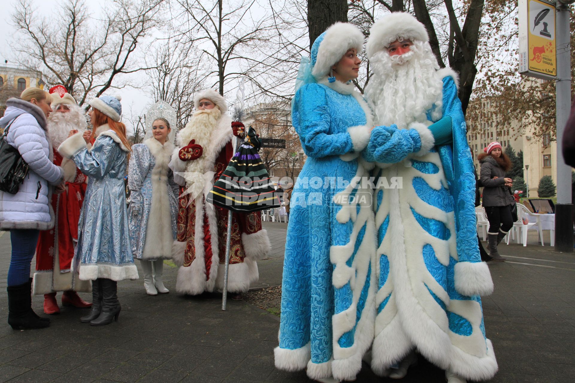 ПАРАД ДЕДОВ МОРОЗОВ. КРАСНОДАР. 24.12.2011.