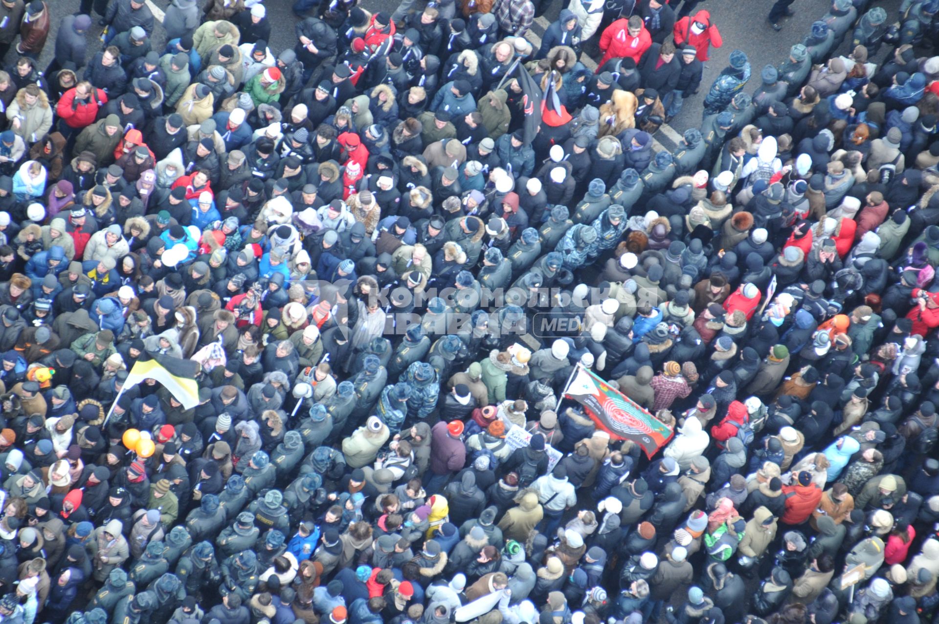 Участники митинга оппозиции ЗА ЧЕСТНЫЕ ВЫБОРЫ на проспекте Сахарова. 24 декабря 2011 года.