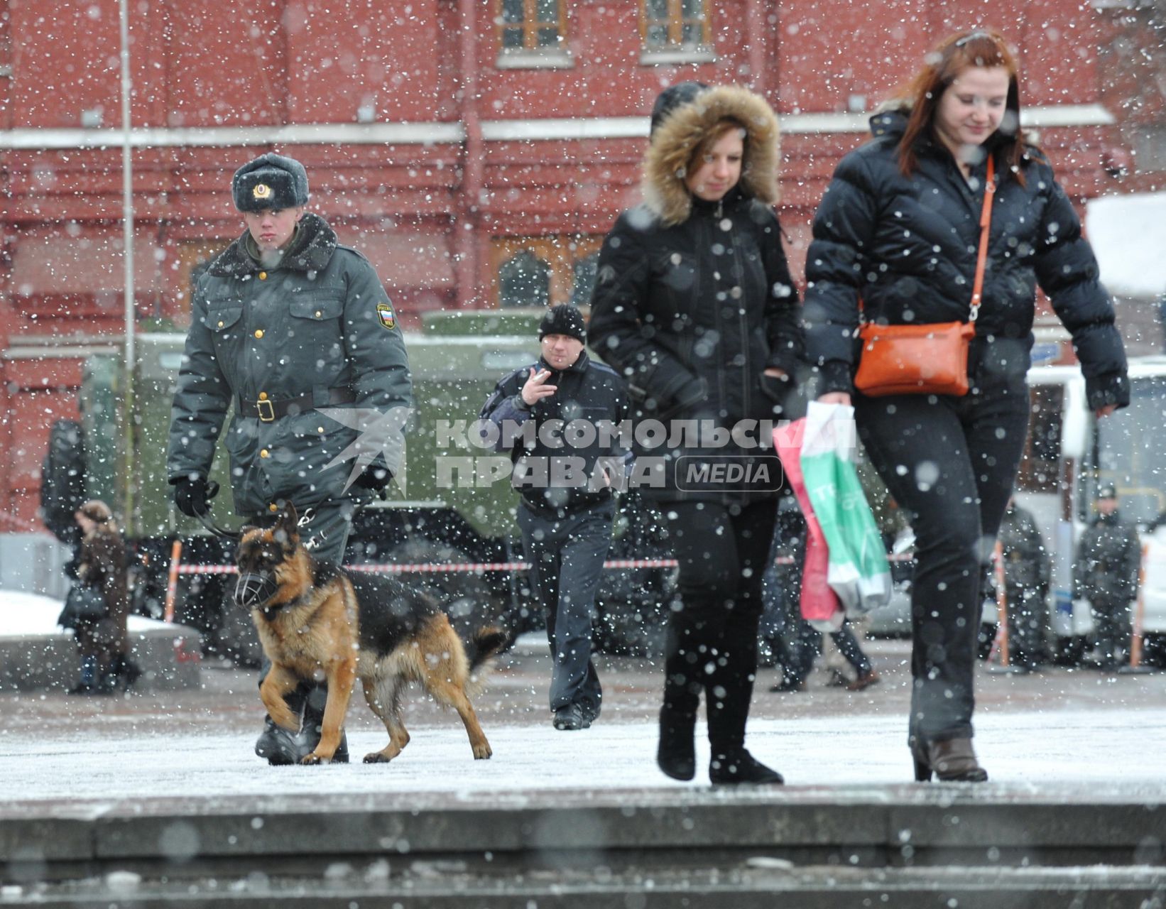 Сотрудники второго оперативного полка милиции ГУВД по г.Москве. Москва. 15 января 2011 года.