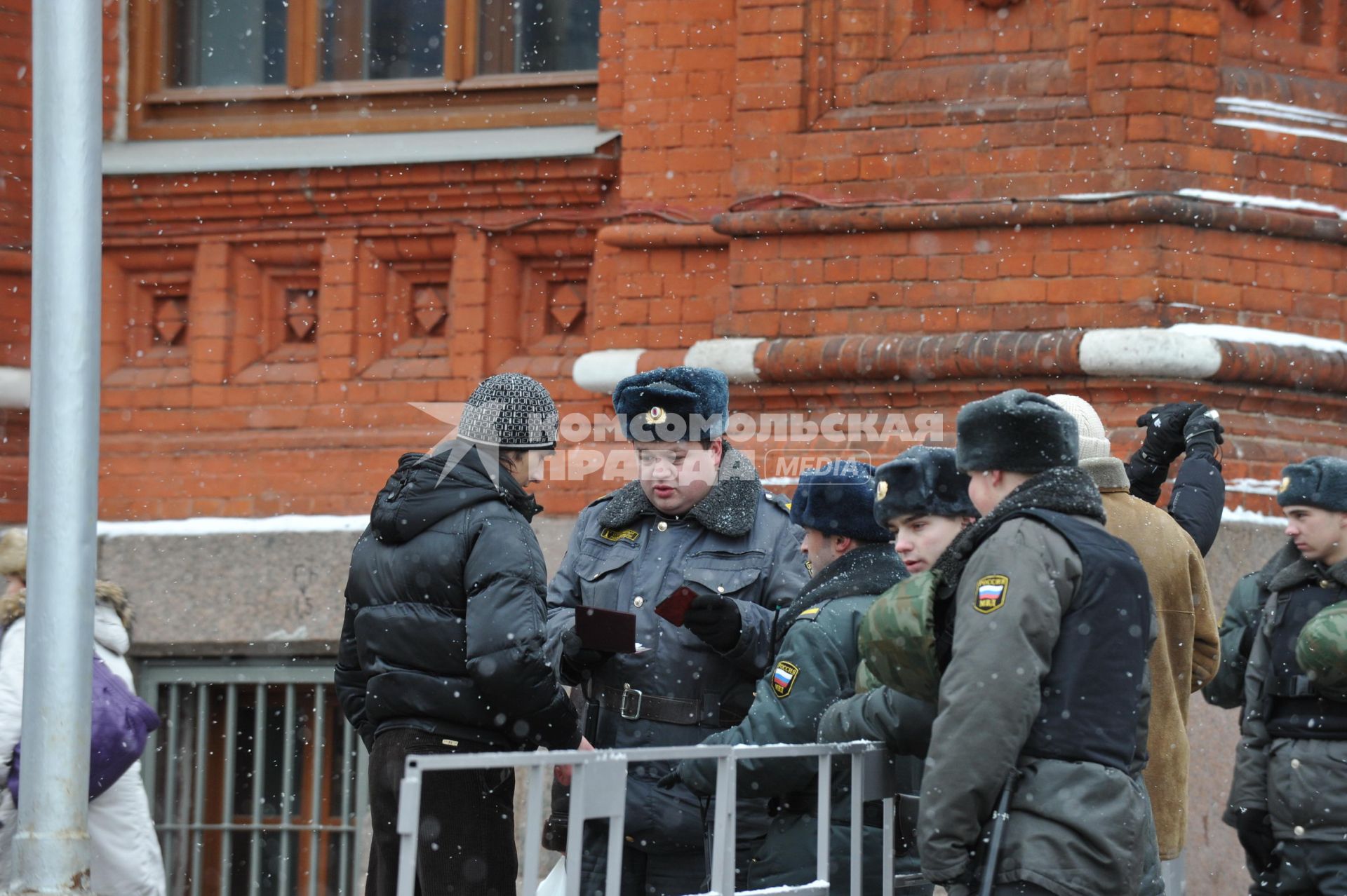 Сотрудники второго оперативного полка милиции ГУВД по г.Москве. Москва. 15 января 2011 года.