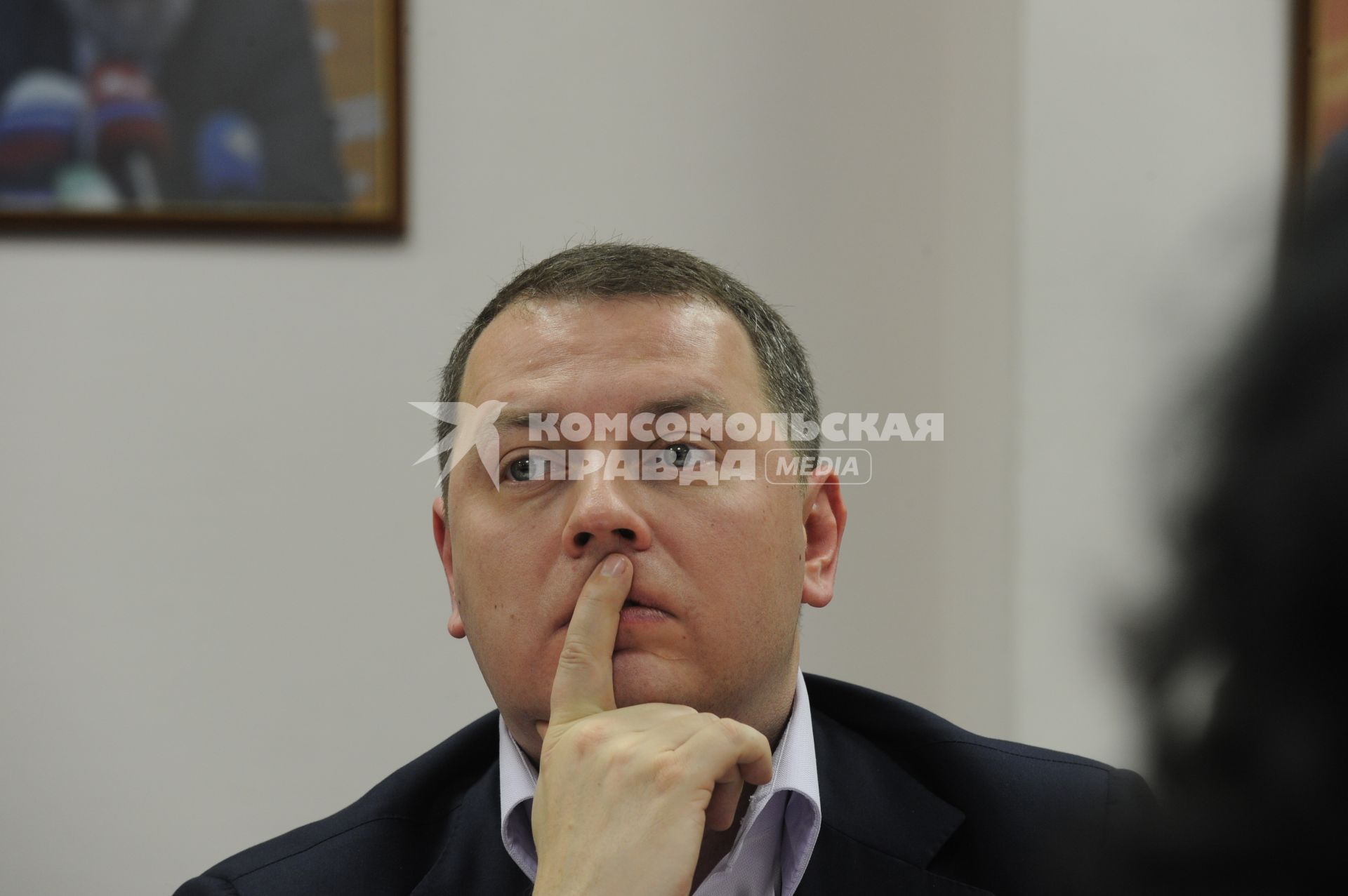 Глава ООО \"Русская холдинговая компания\" Владимир Топорков  во время круглого стола на тему: \"Что ждать России от ВТО\" в ИД КП. Москва.  20 декабря  2010 года.