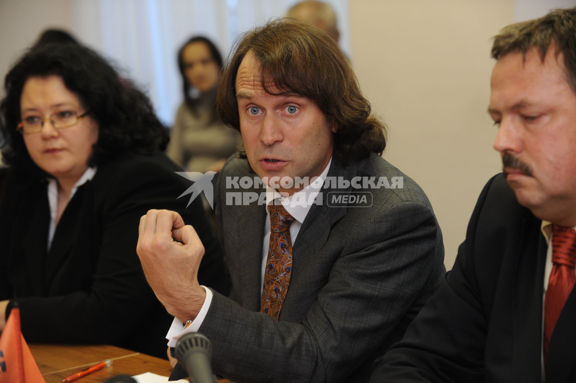 Член Совета Федерации, глава компании \"Моссельпром\" Сергей Лисовский  во время круглого стола на тему: \"Что ждать России от ВТО\" в ИД КП. Москва.  20 декабря  2010 года.