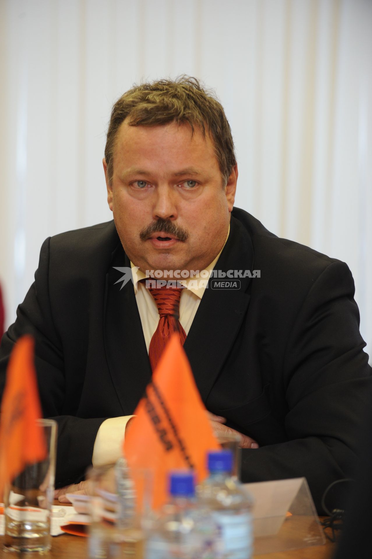 Директор департамента торговых переговоров Минэкономразвития Максим Медведков во время круглого стола на тему: \"Что ждать России от ВТО\" в ИД КП. Москва.  20 декабря  2010 года.