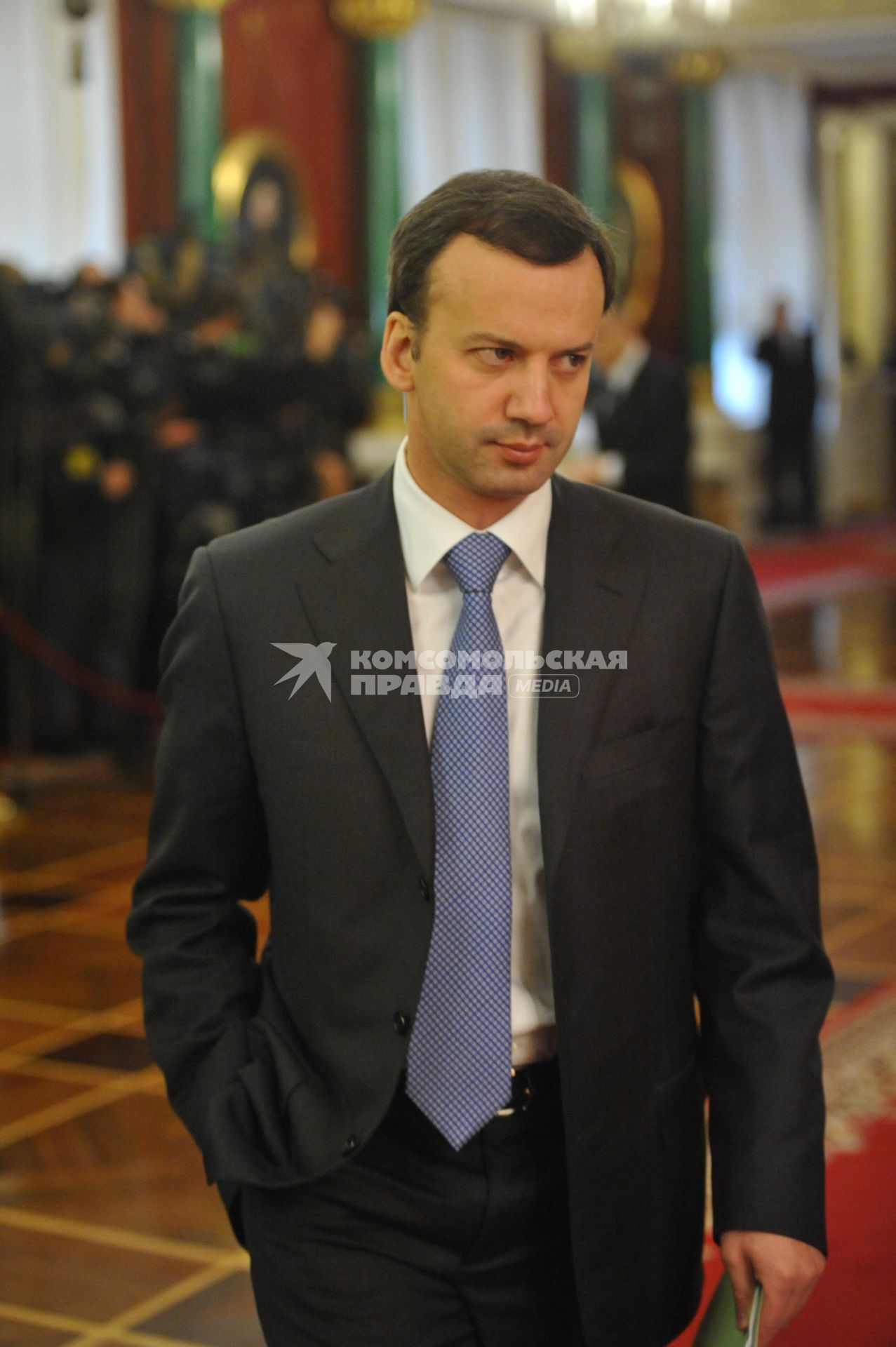 Помощник президента РФ Аркадий Дворкович перед началом ежегодного послания президента России Дмитрия Медведева Федеральному Собранию РФ в Георгиевском зале Кремля.  Москва. 22 декабря 2011 года.