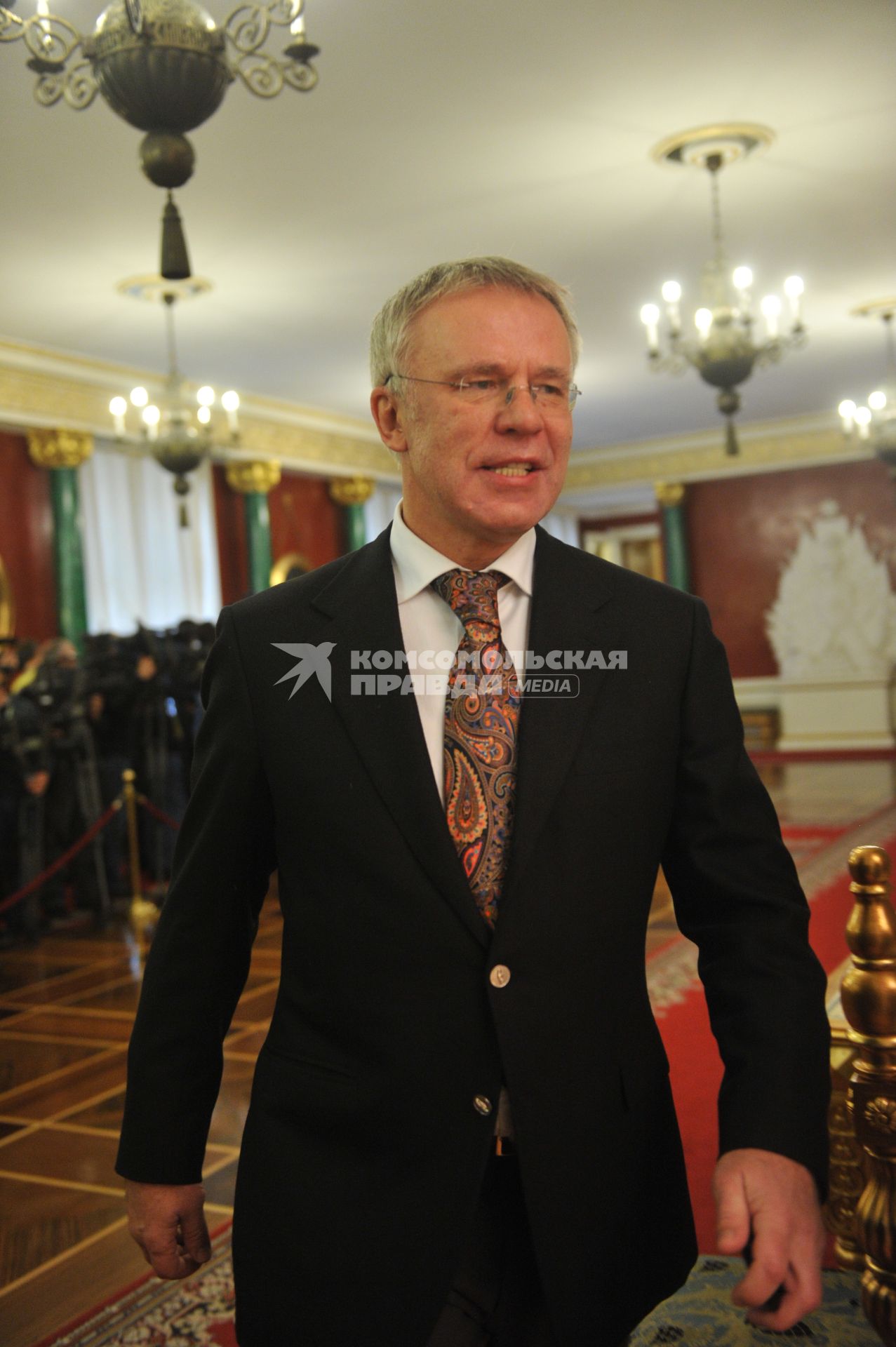 Президент ПХК ЦСКА Вячеслав Фетисов перед началом ежегодного послания президента России Дмитрия Медведева Федеральному Собранию РФ в Георгиевском зале Кремля.  Москва. 22 декабря 2011 года.