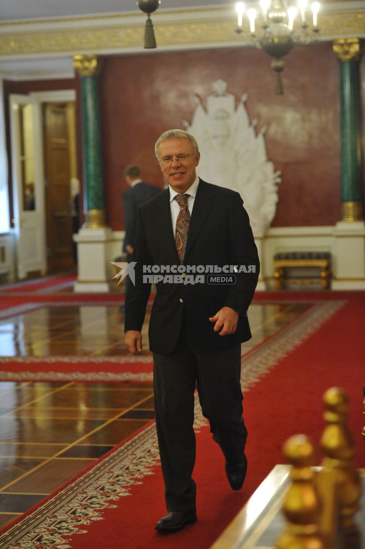 Президент ПХК ЦСКА Вячеслав Фетисов перед началом ежегодного послания президента России Дмитрия Медведева Федеральному Собранию РФ в Георгиевском зале Кремля.  Москва. 22 декабря 2011 года.