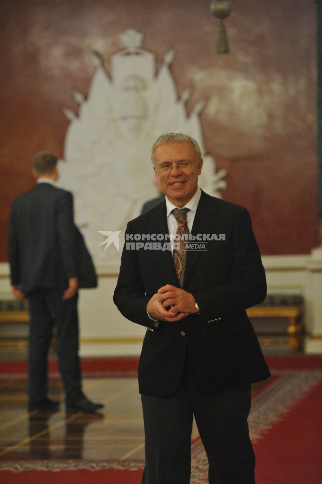 Президент ПХК ЦСКА Вячеслав Фетисов перед началом ежегодного послания президента России Дмитрия Медведева Федеральному Собранию РФ в Георгиевском зале Кремля.  Москва. 22 декабря 2011 года.
