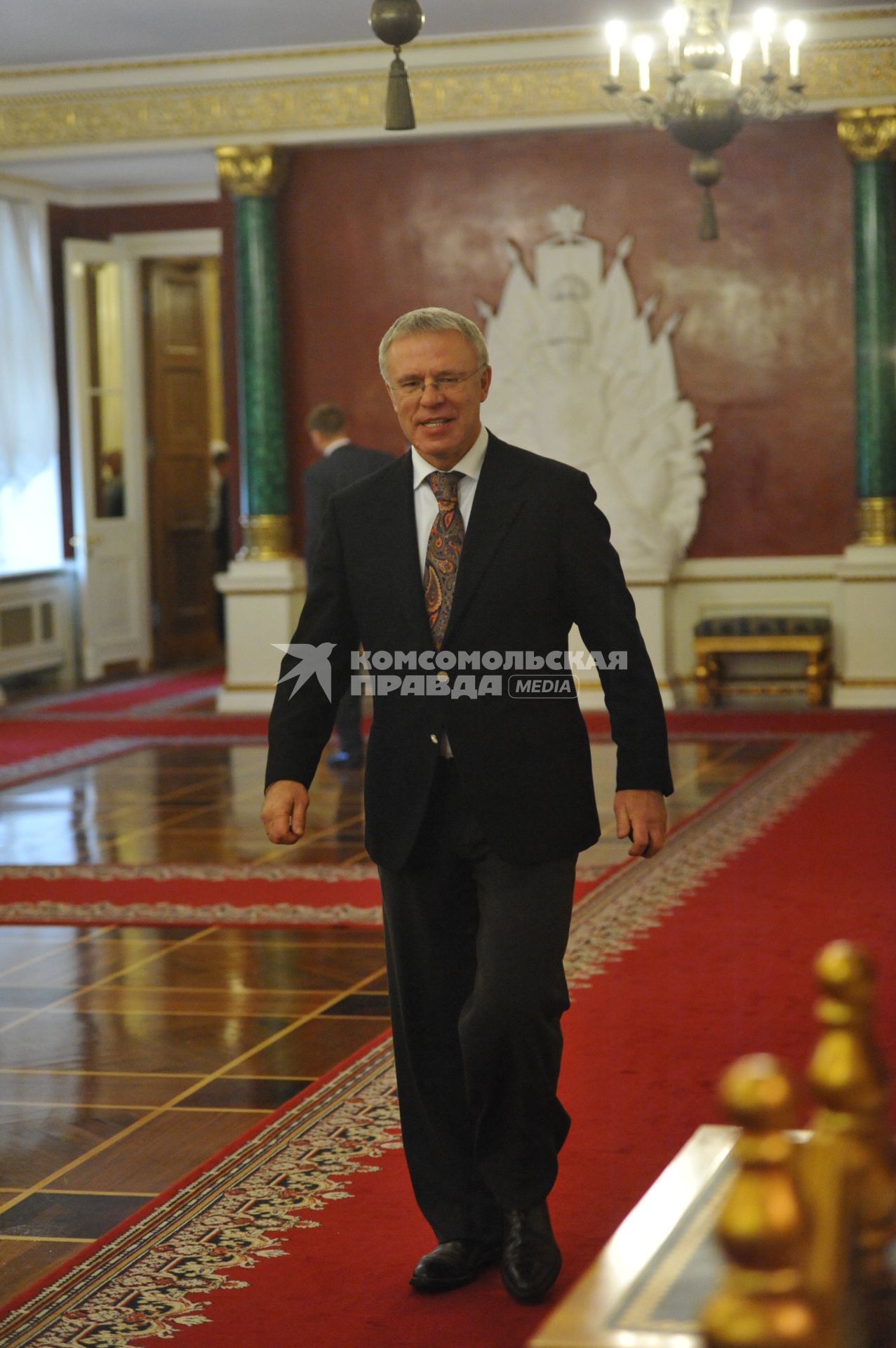 Президент ПХК ЦСКА Вячеслав Фетисов перед началом ежегодного послания президента России Дмитрия Медведева Федеральному Собранию РФ в Георгиевском зале Кремля.  Москва. 22 декабря 2011 года.