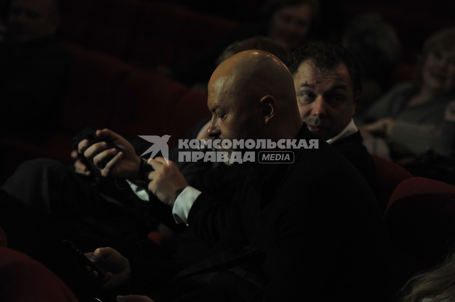Премьера фильма МОЯ БЕЗУМНАЯ СЕМЬЯ в кинотеатре КАРО ОКТЯБРЬ. На снимке: режиссер и актер Федор Бондарчук. Москва. 26 декабря 2011 года.