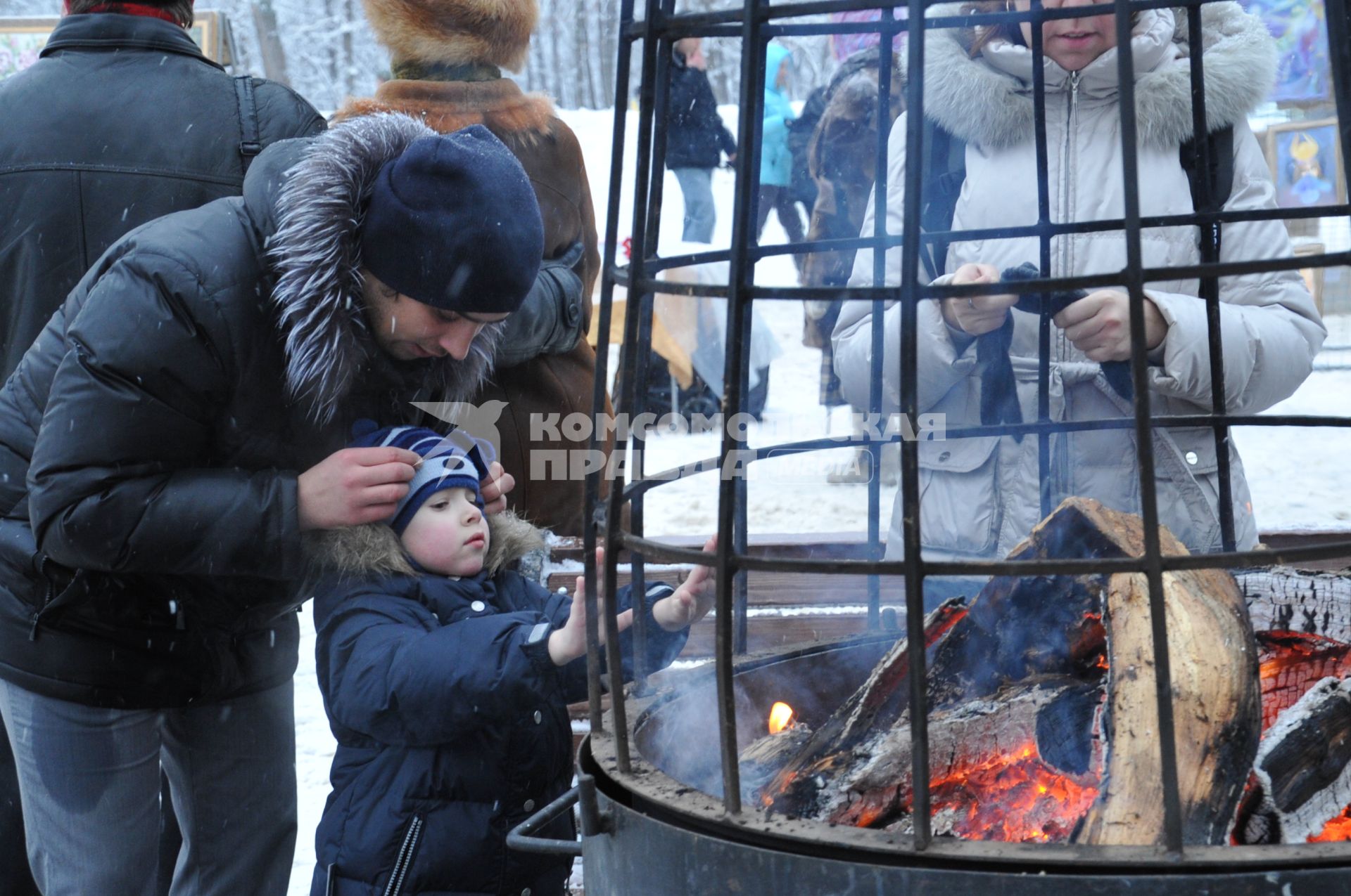 Парк \\\"Сокольники\\\". Зимние развлечения.  Москва. 09 января 2012 года.