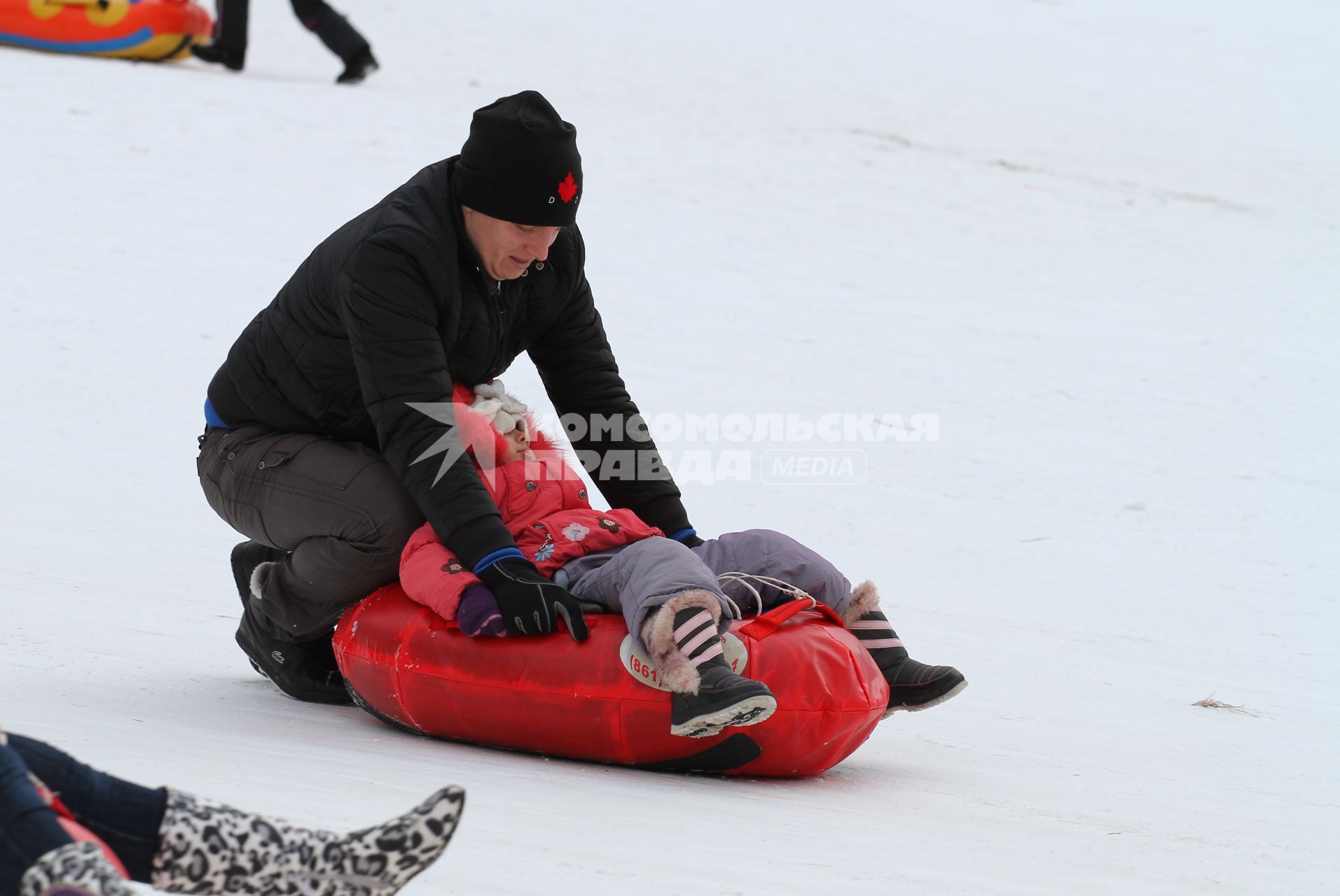 КАТАНИЕ НА САНКАХ. 08.01.2012.