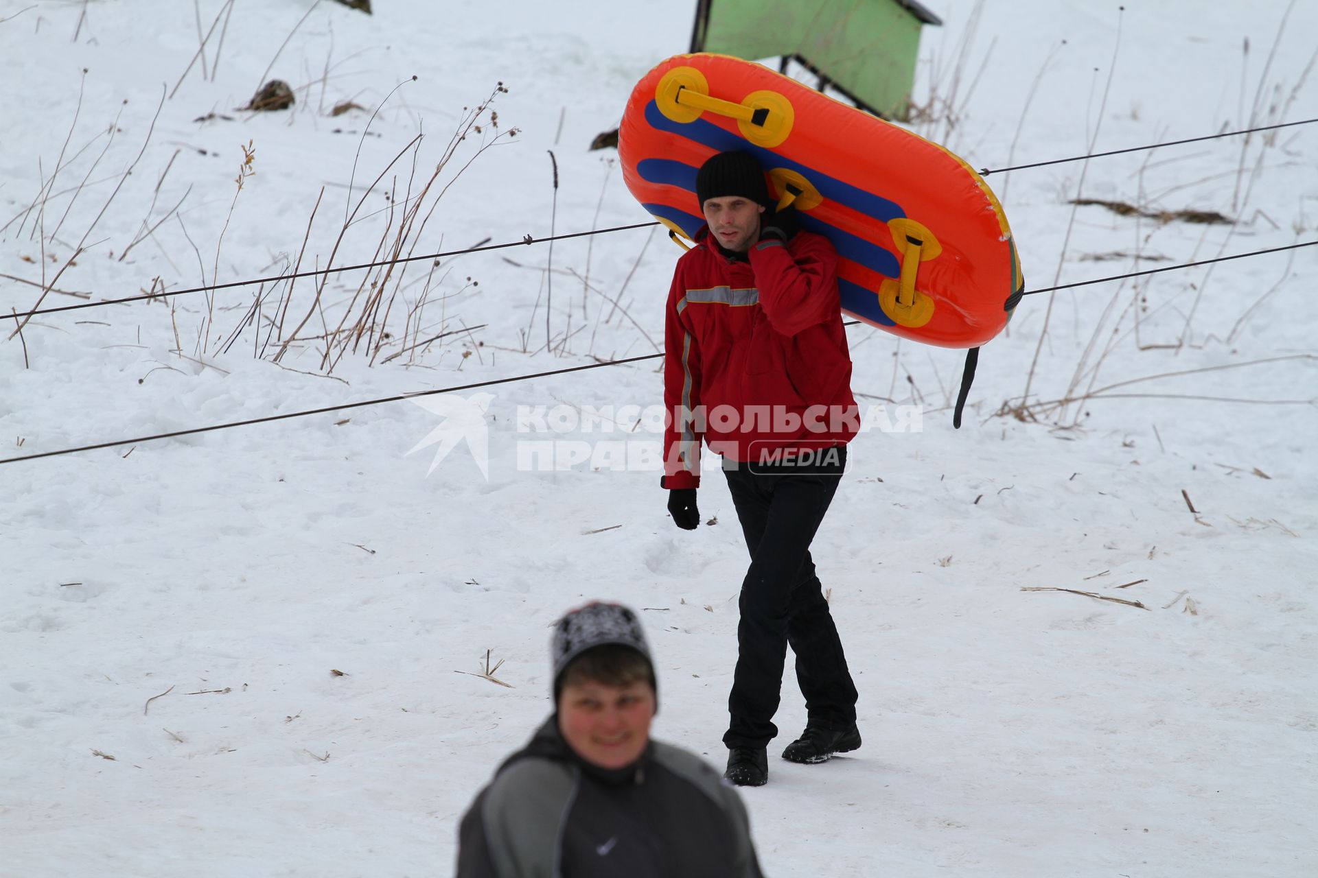 КАТАНИЕ НА САНКАХ. 08.01.2012.