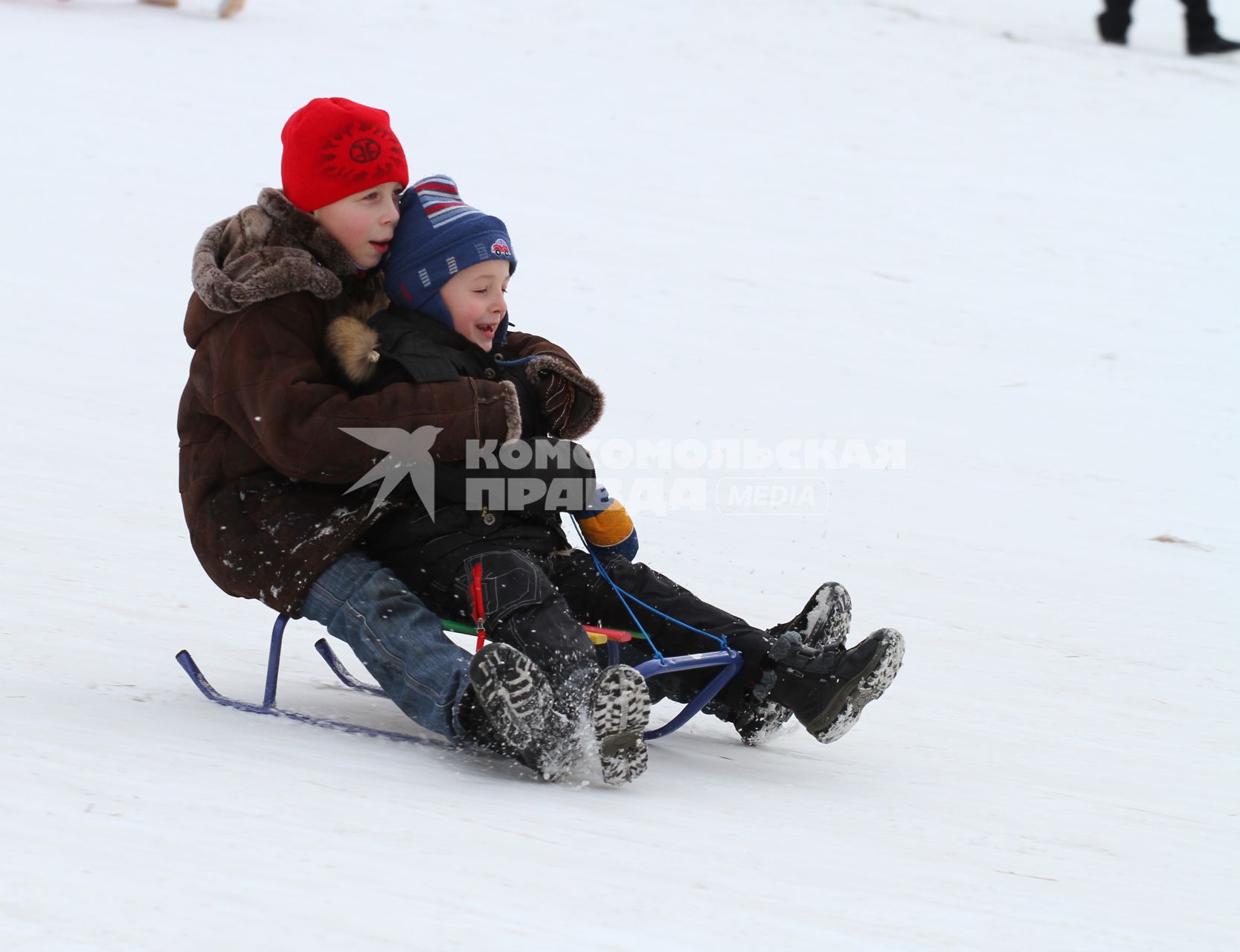 КАТАНИЕ НА САНКАХ. 08.01.2012.