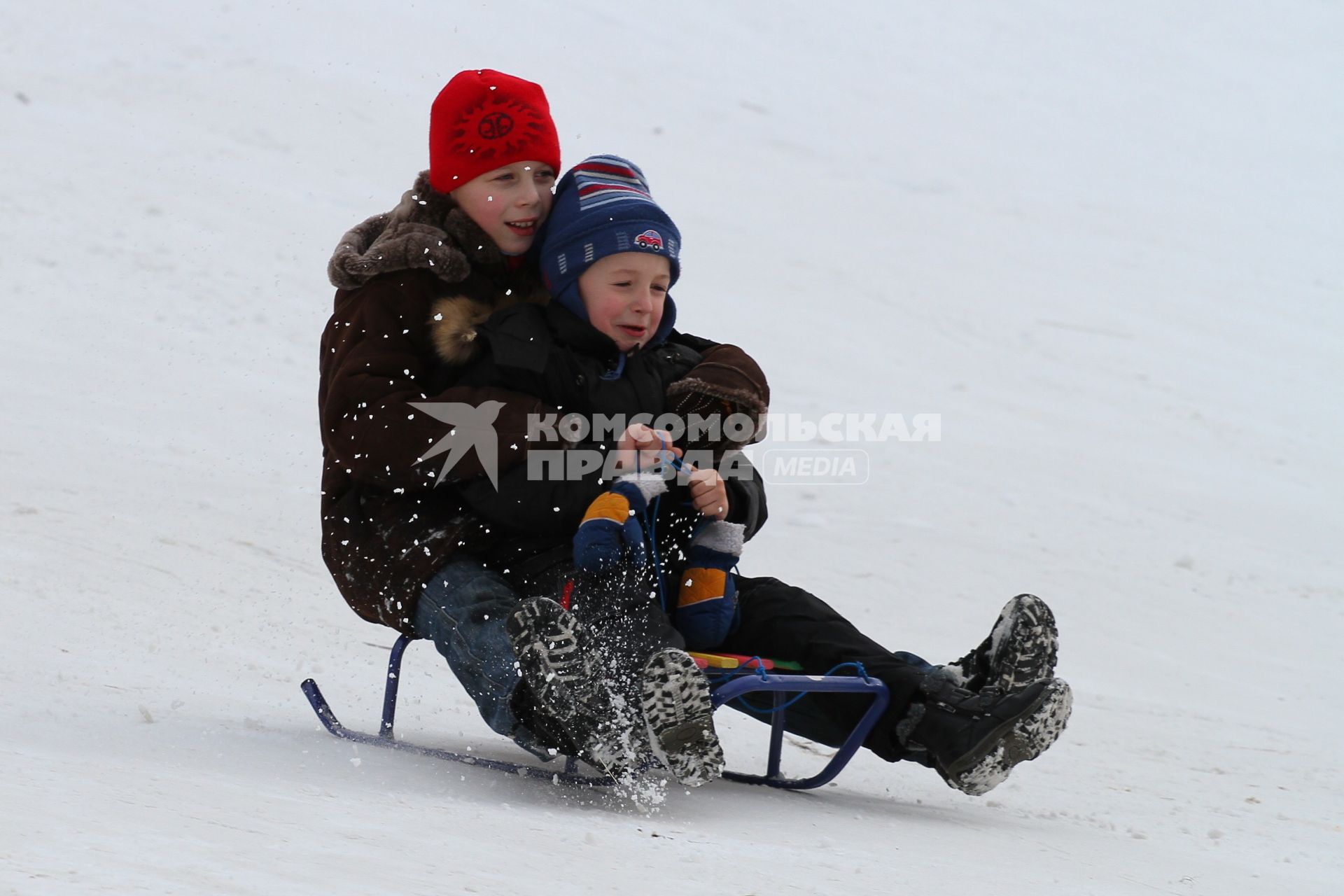 КАТАНИЕ НА САНКАХ. 08.01.2012.