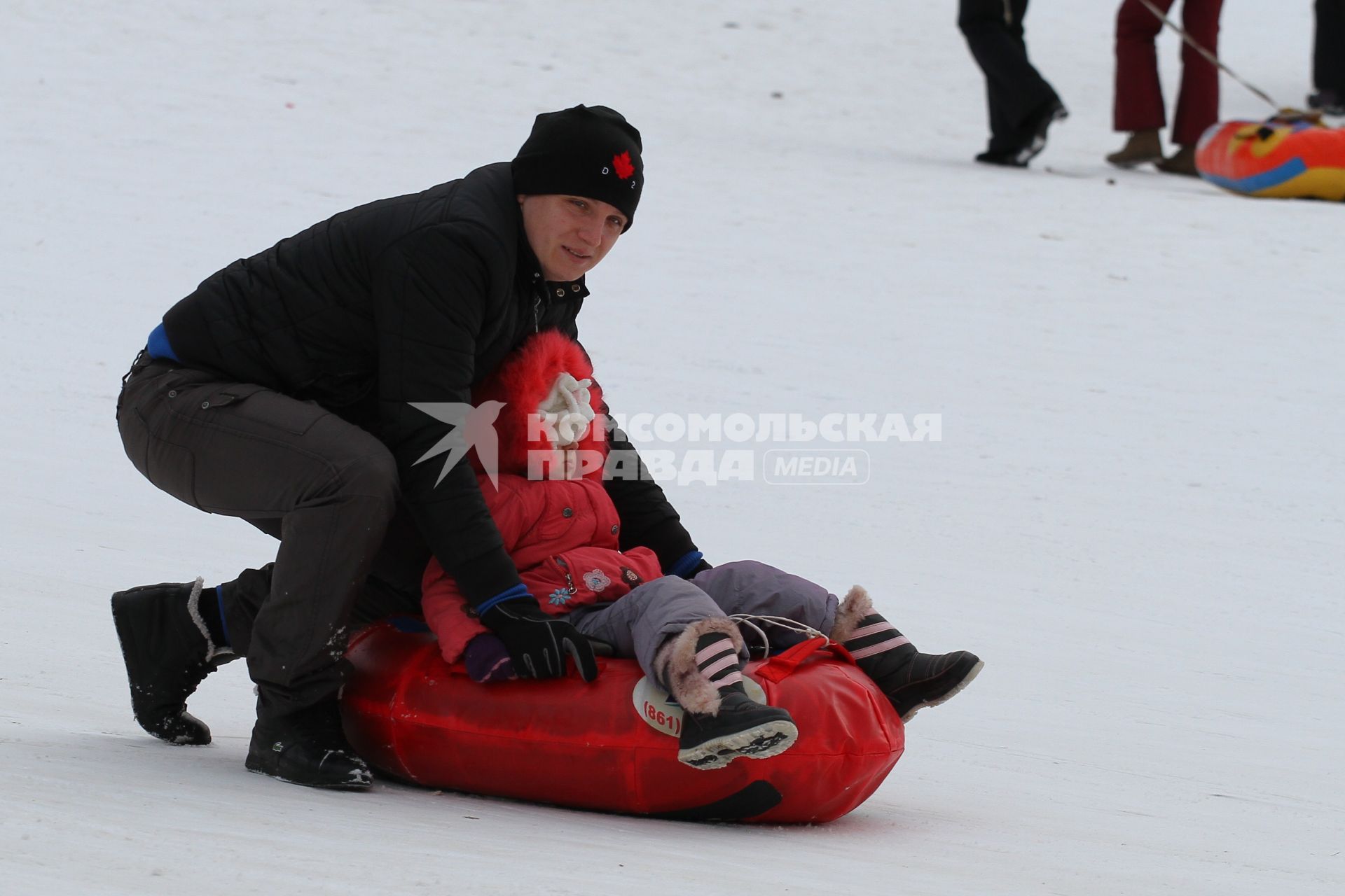 КАТАНИЕ НА САНКАХ. 08.01.2012.