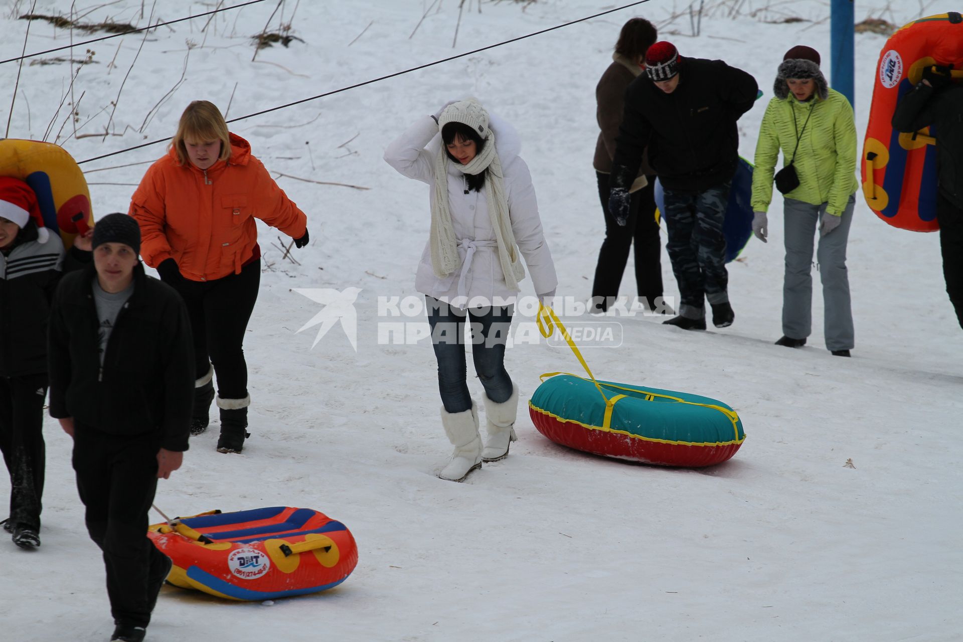 КАТАНИЕ НА САНКАХ. 08.01.2012.