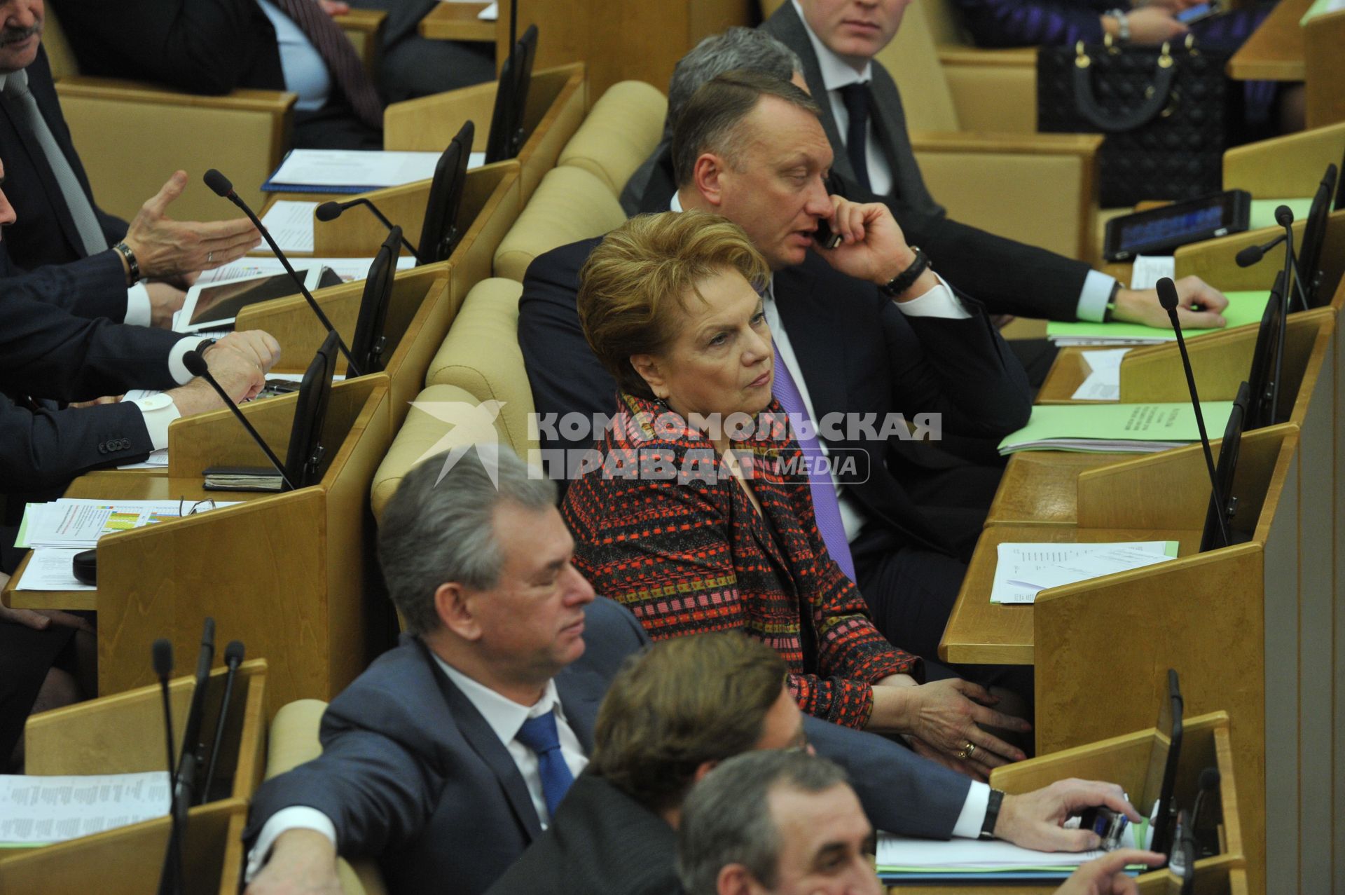 Первое пленарное заседание Госдумы РФ шестого созыва. На снимке: депутат Госдумы РФ Людмила Швецова.  21 декабря 2011 года.