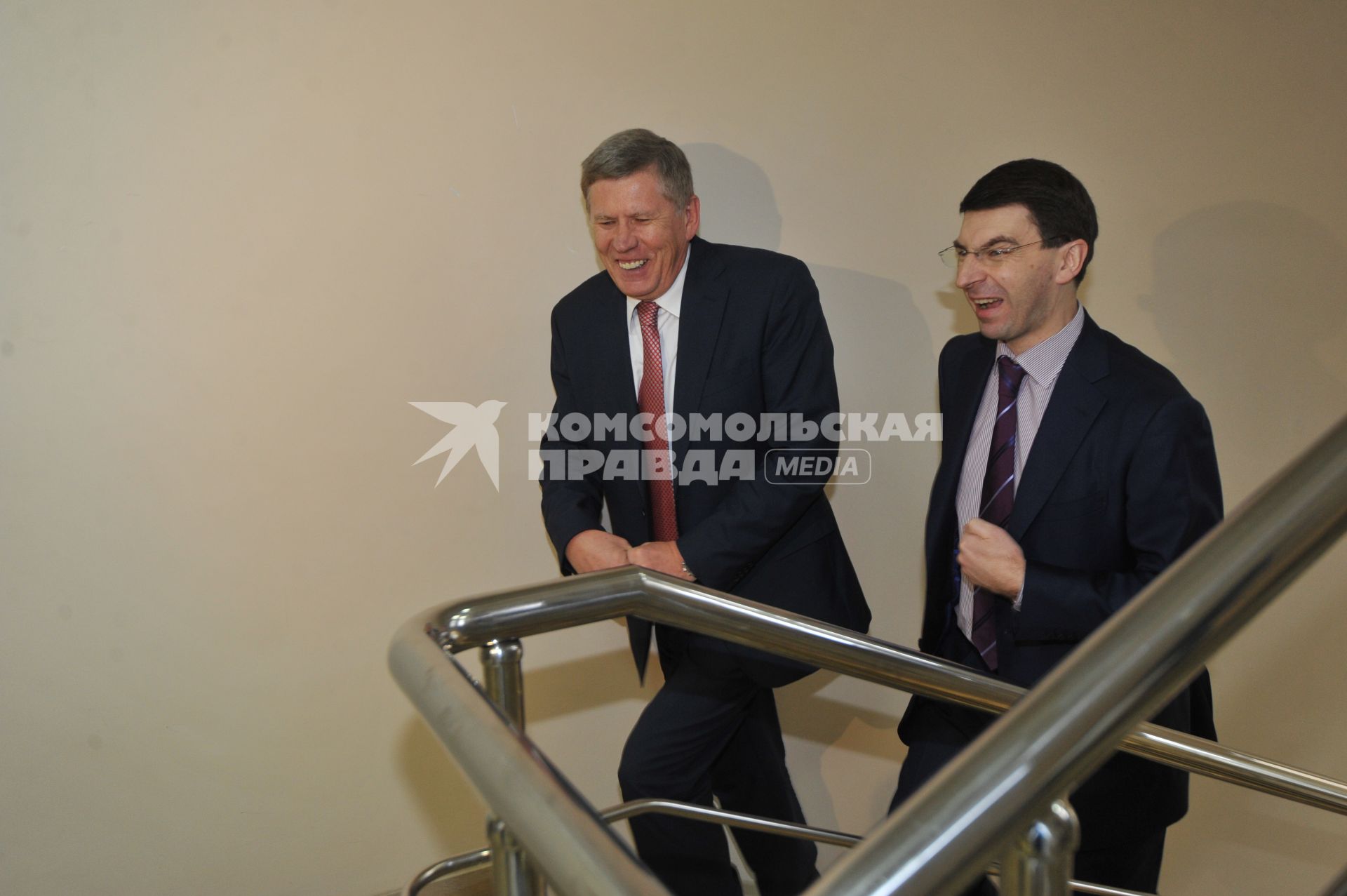 Министр связи и массовых коммуникаций РФ Игорь Щеголев и главный редактор ЗАО ИД КП Владимир Сунгоркин. В ИД КП. 16 января 2012 года.
