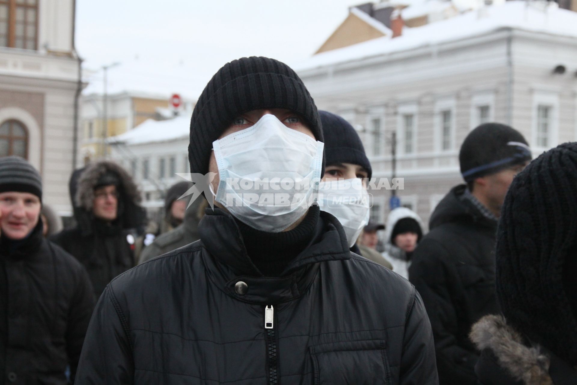 Акция протеста против фальсификации выборов в государственную думу. Несанкционированный митинг на площади Свободы. Казань. На снимке: Митингующий в повязке. 10 декабря 2011 года.