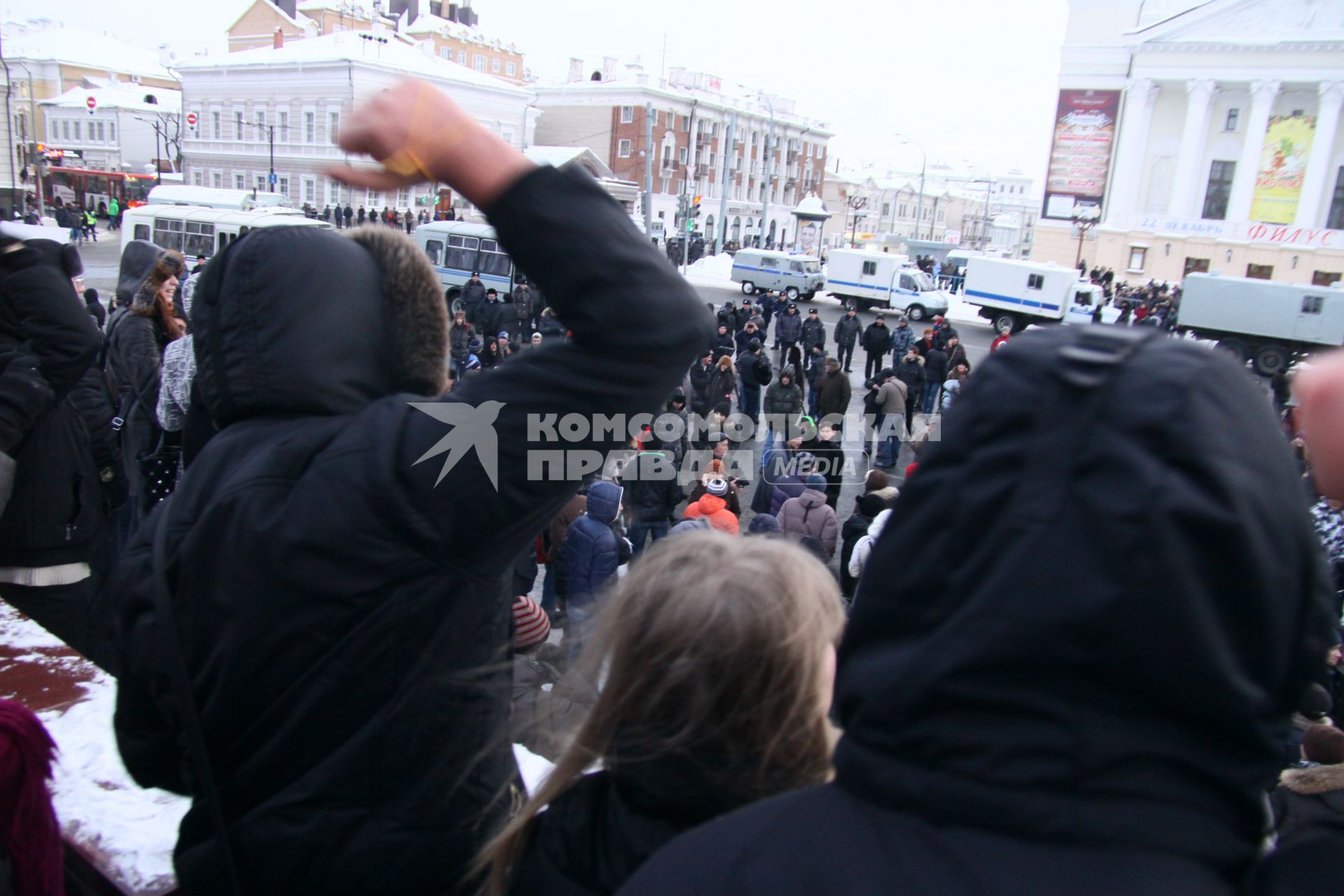 Акция протеста против фальсификации выборов в государственную думу. Несанкционированный митинг на площади Свободы. Казань. На снимке: Митингующие на площади. 10 декабря 2011 года.