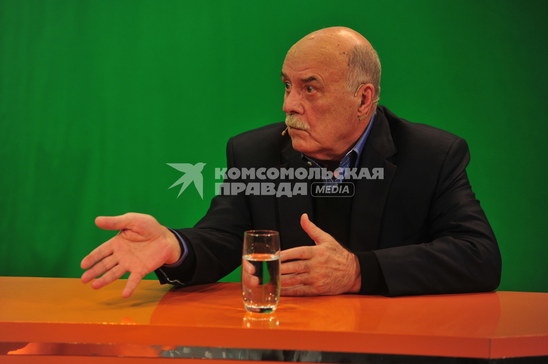 Руководитель предвыборного штаба кандидата в президенты Владимира Путина режиссер Станислав Говорухин. В ИД КП. 17 января 2012 года.