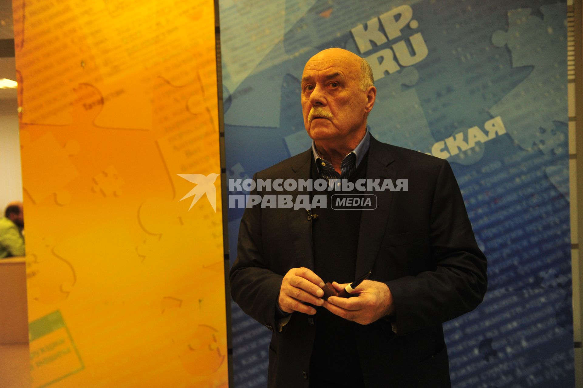 Руководитель предвыборного штаба кандидата в президенты Владимира Путина режиссер Станислав Говорухин. В ИД КП. 17 января 2012 года.