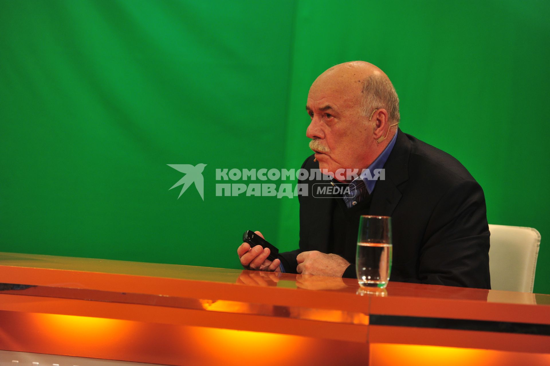 Руководитель предвыборного штаба кандидата в президенты Владимира Путина режиссер Станислав Говорухин. В ИД КП. 17 января 2012 года.