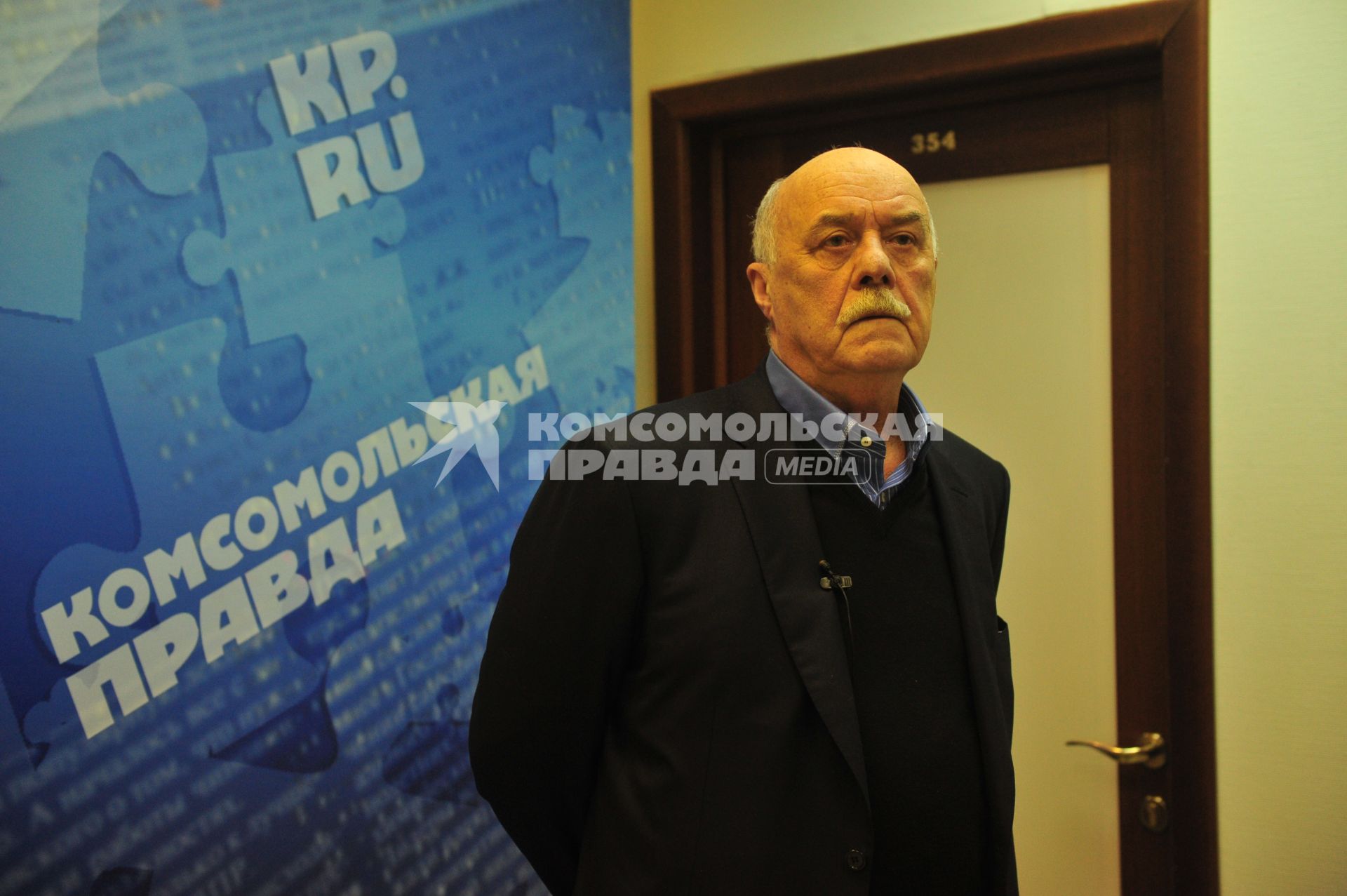 Руководитель предвыборного штаба кандидата в президенты Владимира Путина режиссер Станислав Говорухин. В ИД КП. 17 января 2012 года.