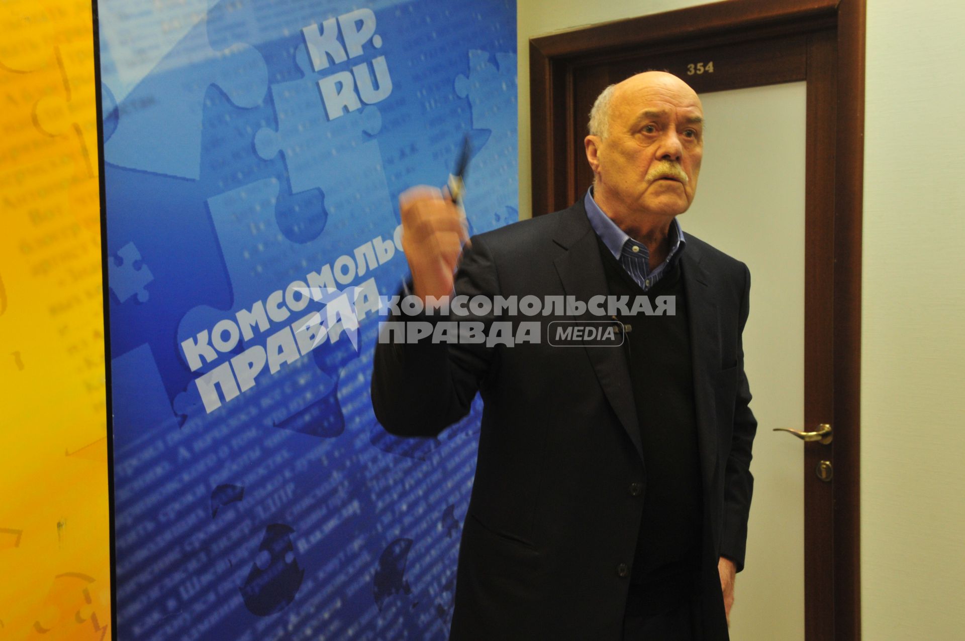 Руководитель предвыборного штаба кандидата в президенты Владимира Путина режиссер Станислав Говорухин. В ИД КП. 17 января 2012 года.