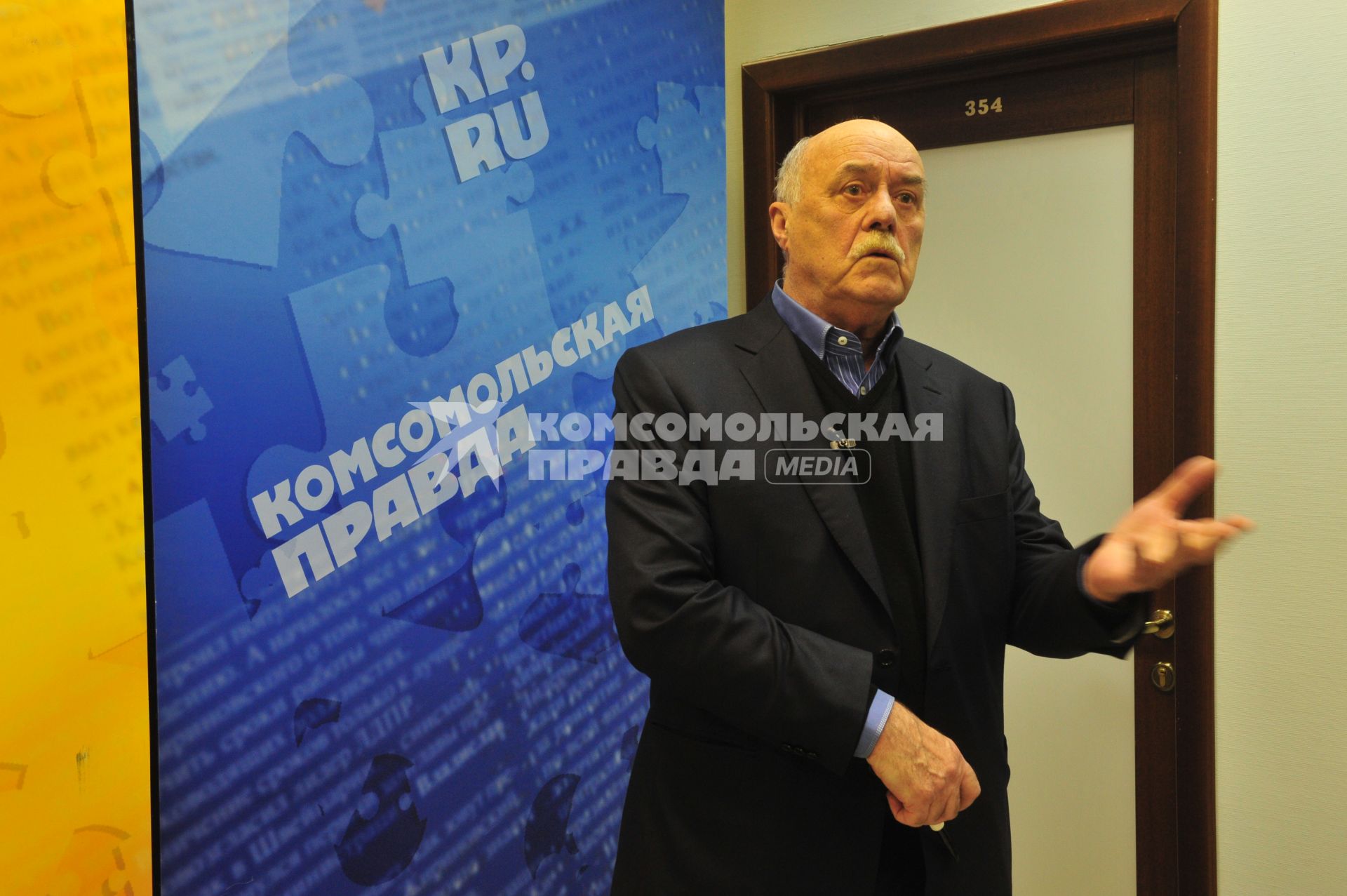 Руководитель предвыборного штаба кандидата в президенты Владимира Путина режиссер Станислав Говорухин. В ИД КП. 17 января 2012 года.