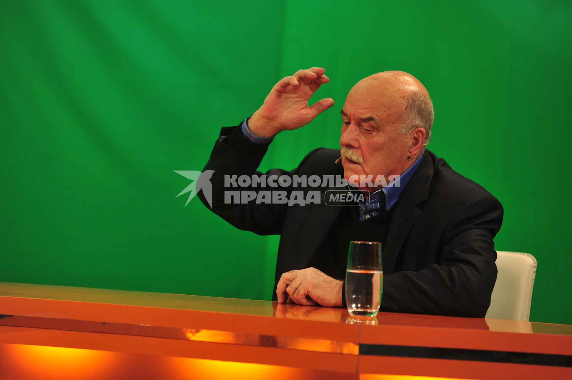 Руководитель предвыборного штаба кандидата в президенты Владимира Путина режиссер Станислав Говорухин. В ИД КП. 17 января 2012 года.