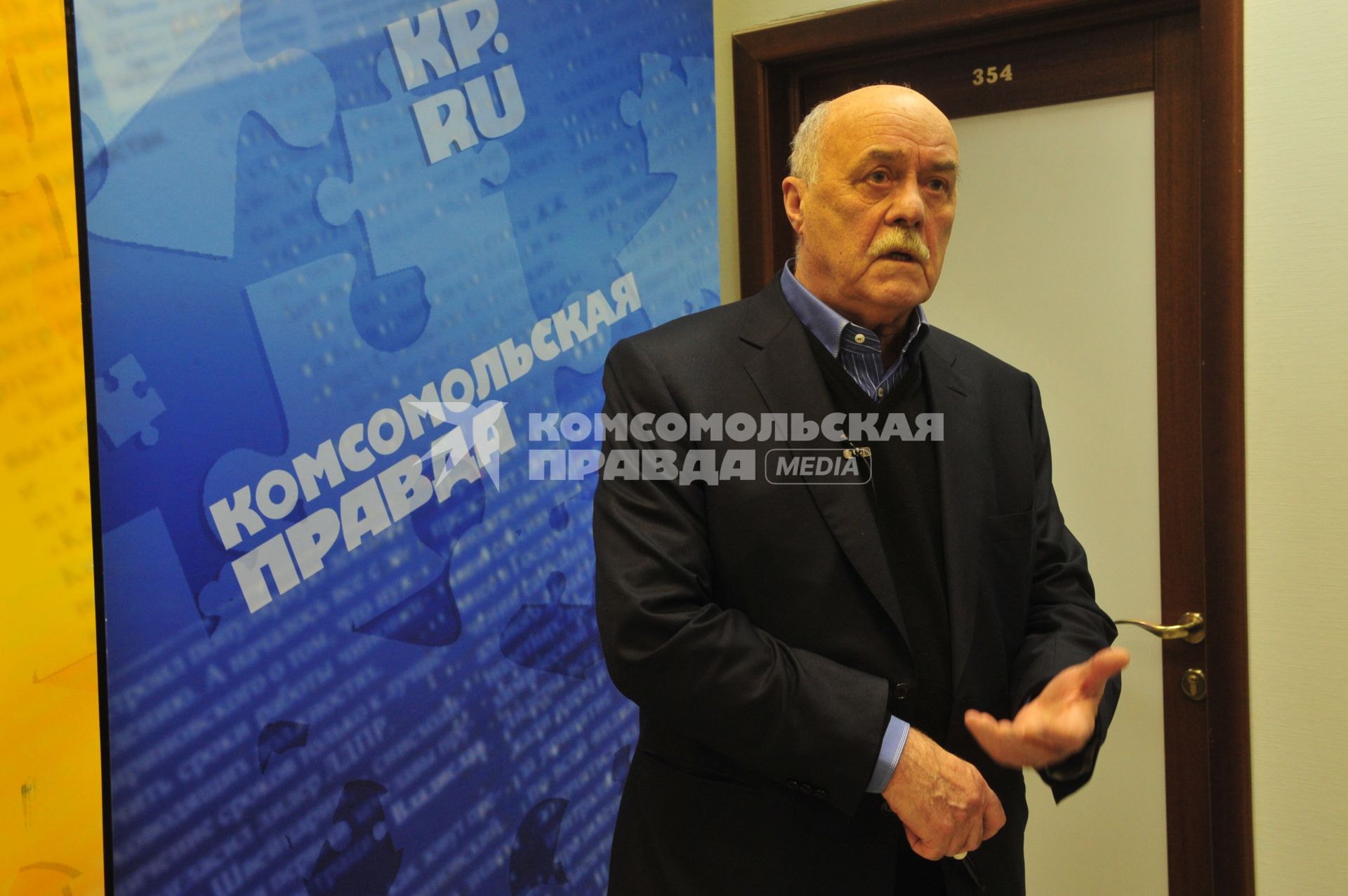 Руководитель предвыборного штаба кандидата в президенты Владимира Путина режиссер Станислав Говорухин. В ИД КП. 17 января 2012 года.