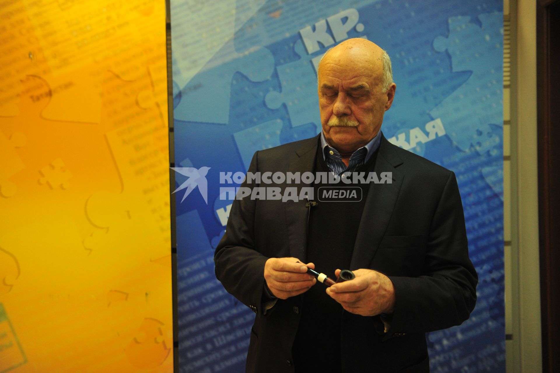 Руководитель предвыборного штаба кандидата в президенты Владимира Путина режиссер Станислав Говорухин. В ИД КП. 17 января 2012 года.