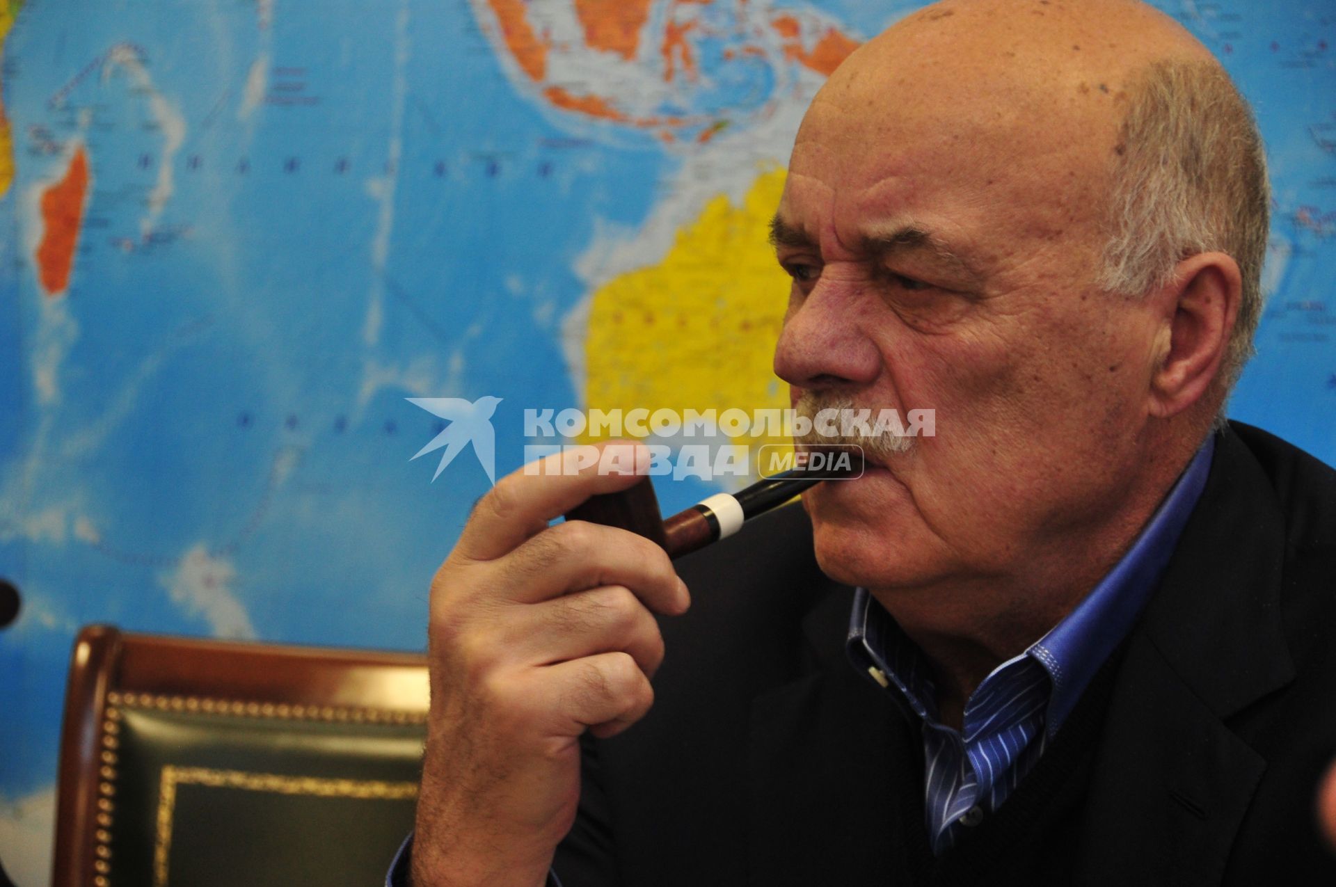 Руководитель предвыборного штаба кандидата в президенты Владимира Путина режиссер Станислав Говорухин. В ИД КП. 17 января 2012 года.