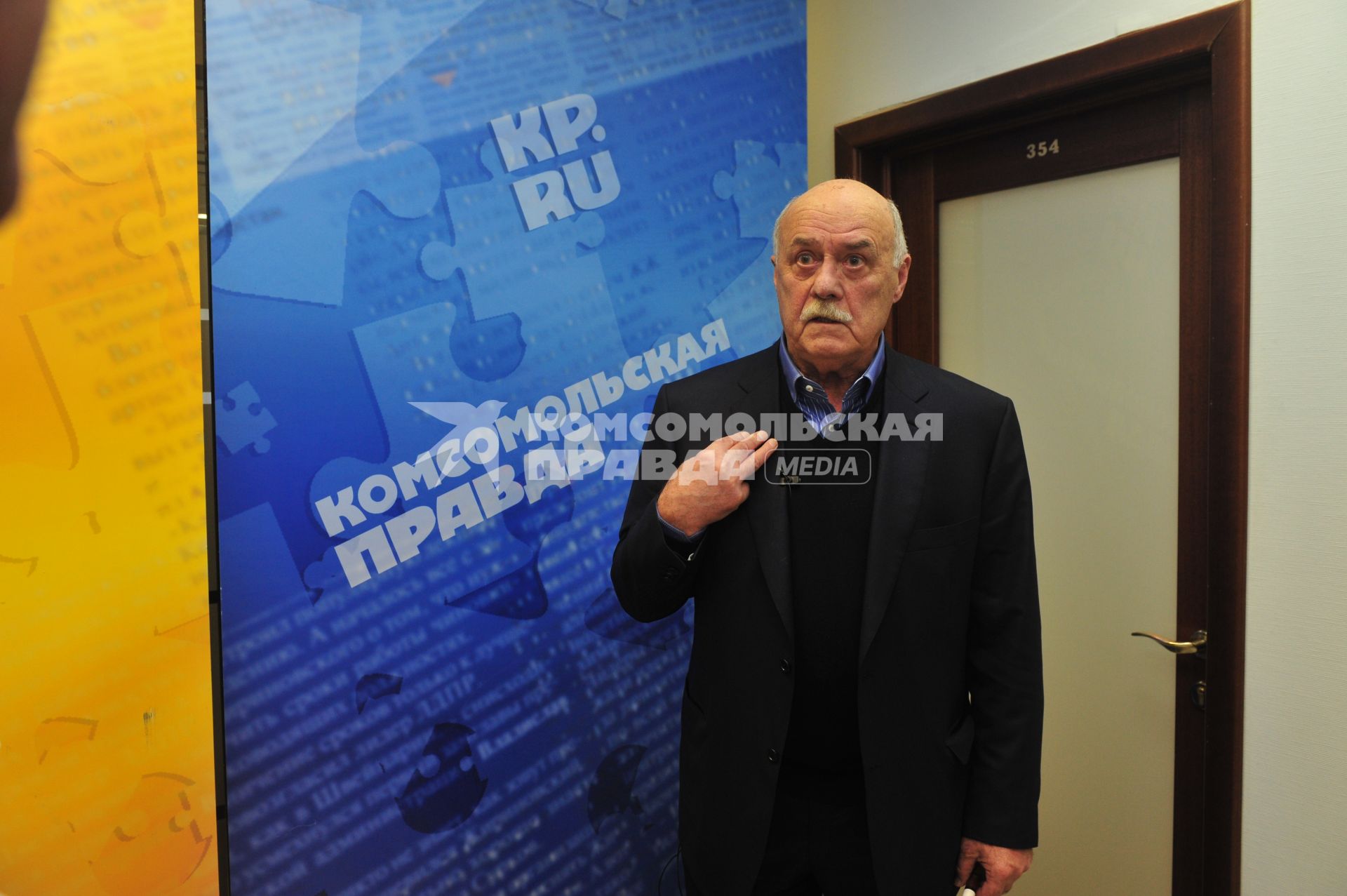 Руководитель предвыборного штаба кандидата в президенты Владимира Путина режиссер Станислав Говорухин. В ИД КП. 17 января 2012 года.